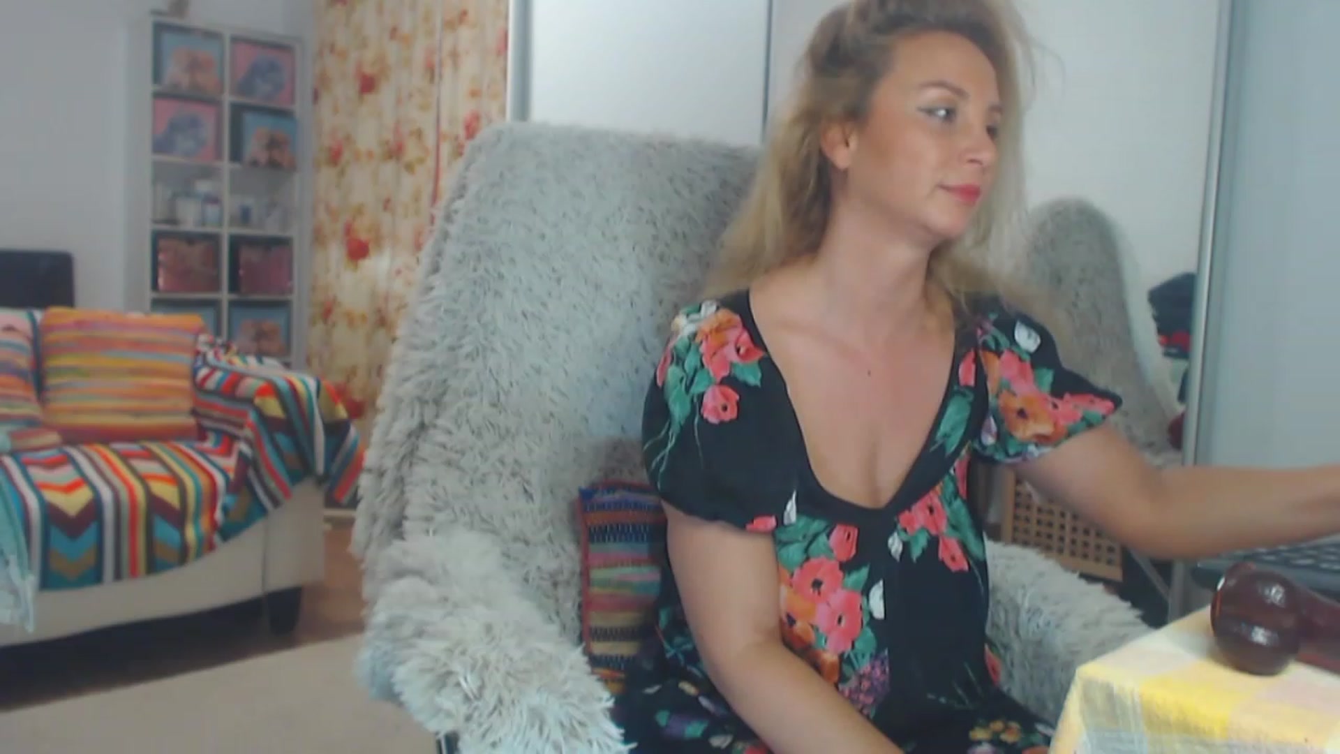 Gallery image thumbnail from Merlyn4u's myfreecams stream on, 03/27/2023, 14:06 image 19 of 20