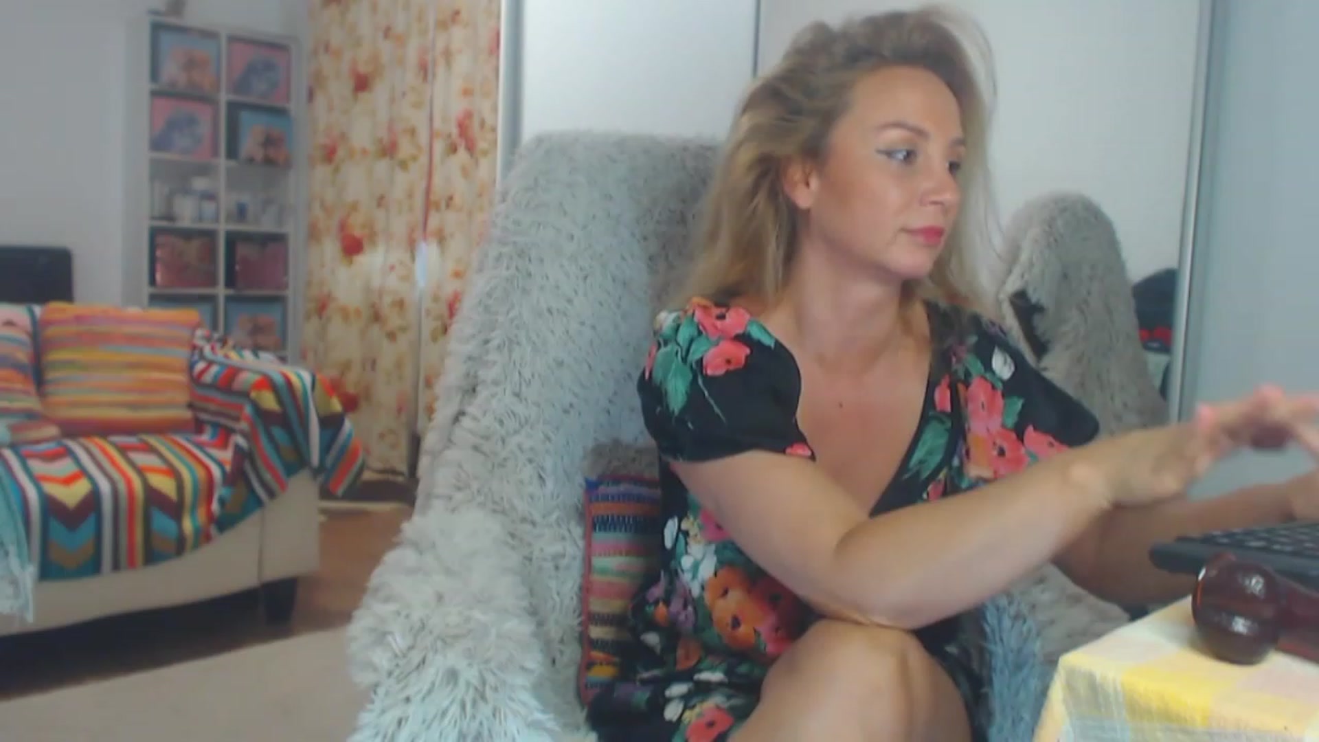 Gallery image thumbnail from Merlyn4u's myfreecams stream on, 03/27/2023, 14:06 image 12 of 20