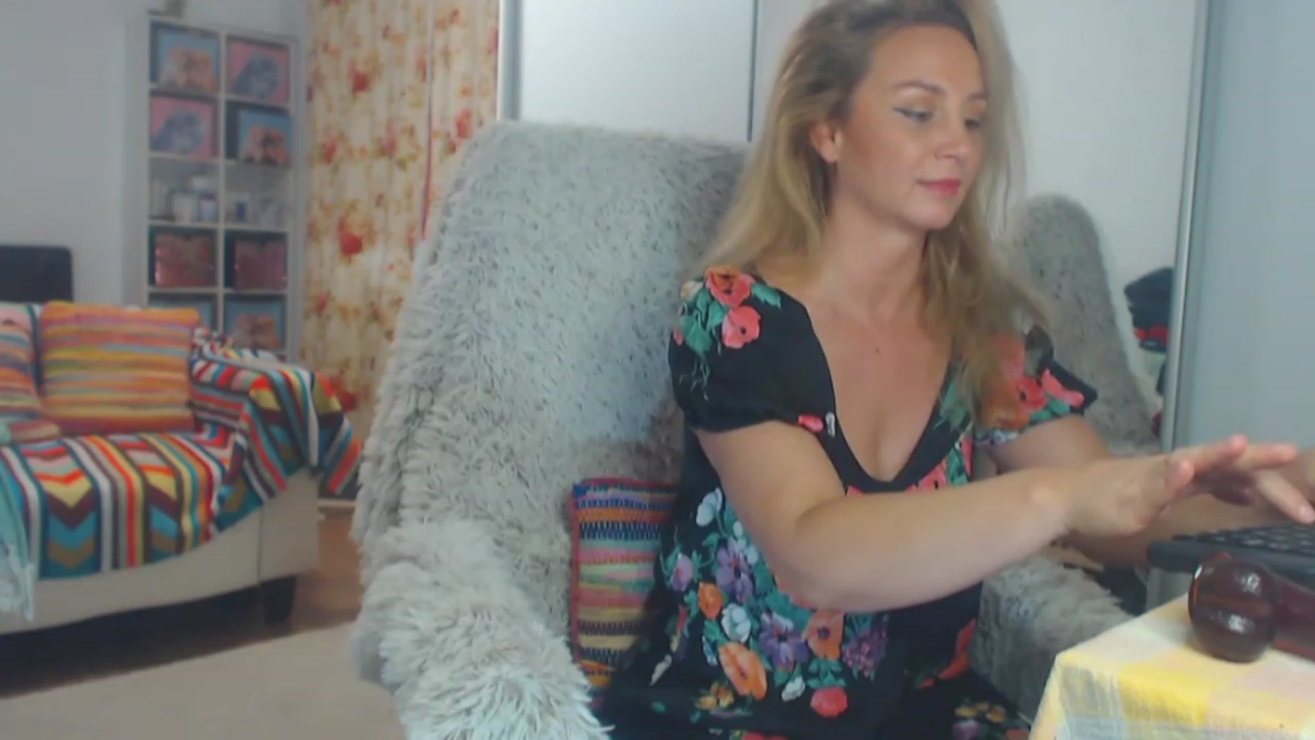 Gallery image thumbnail from Merlyn4u's myfreecams stream on, 03/27/2023, 14:06 image 4 of 20