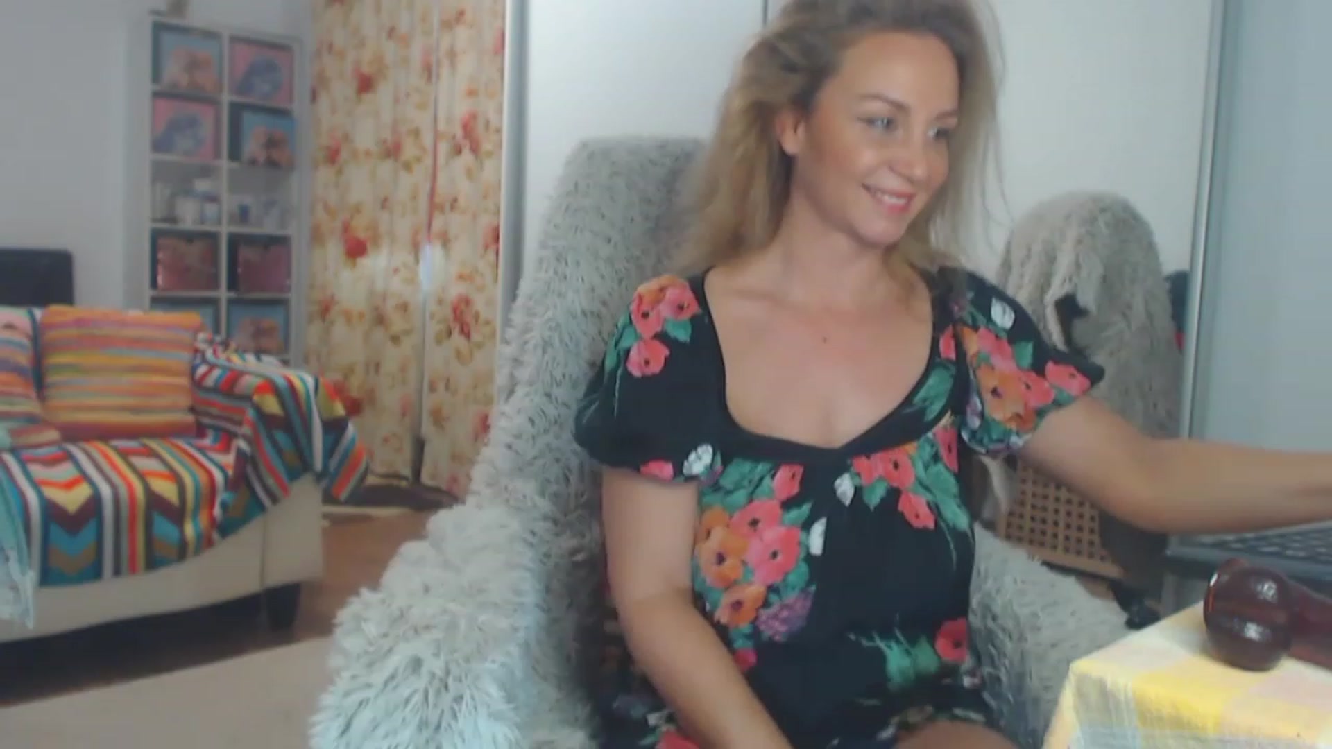 Gallery image thumbnail from Merlyn4u's myfreecams stream on, 03/27/2023, 14:06 image 16 of 20