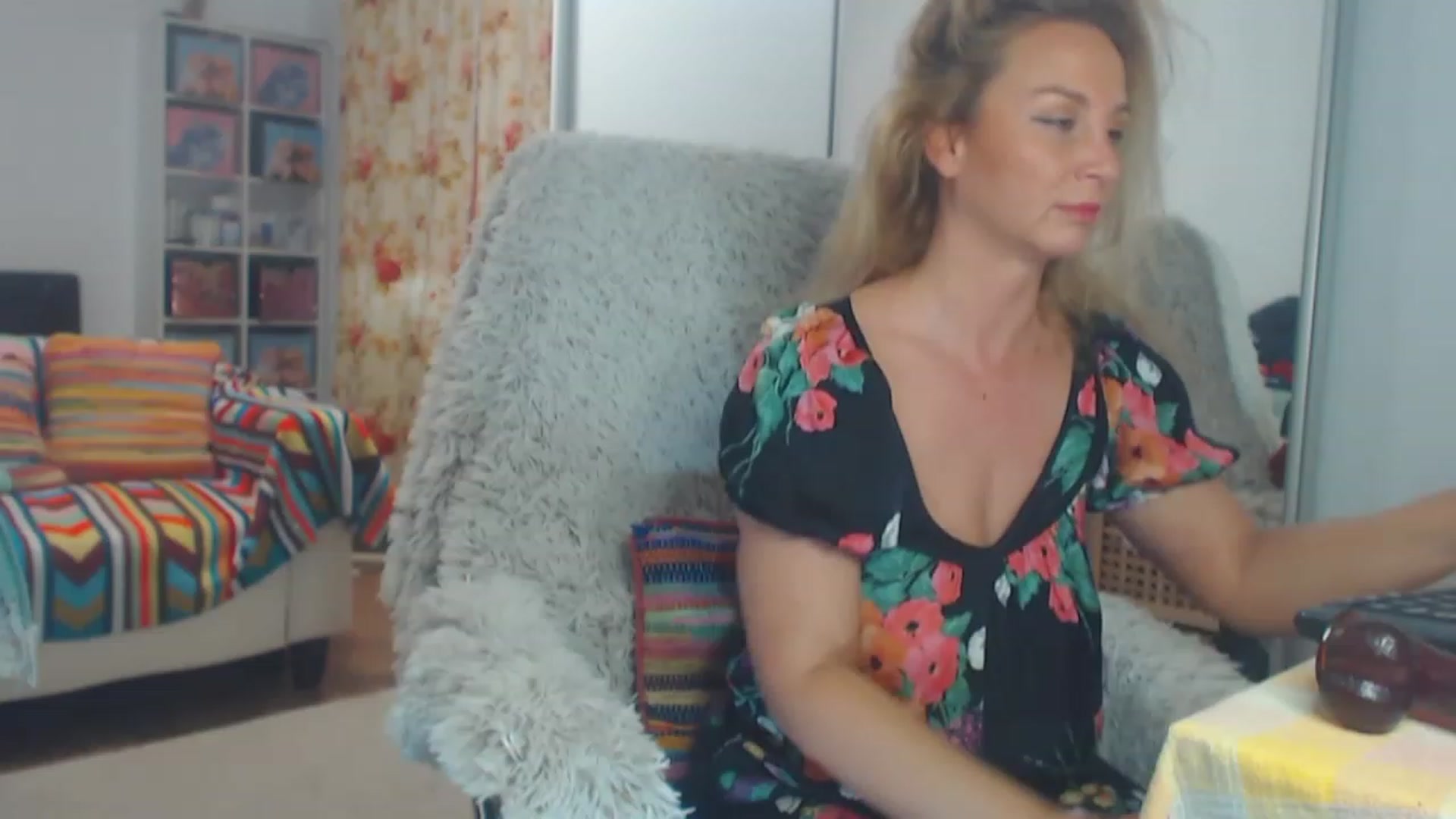 Gallery image thumbnail from Merlyn4u's myfreecams stream on, 03/27/2023, 14:06 image 18 of 20