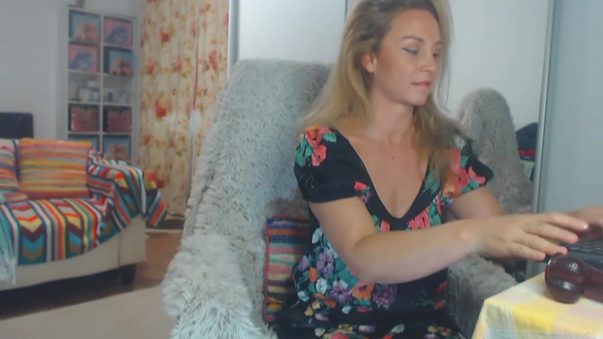 Gallery image thumbnail from Merlyn4u's myfreecams stream on, 03/27/2023, 14:06 image 5 of 20