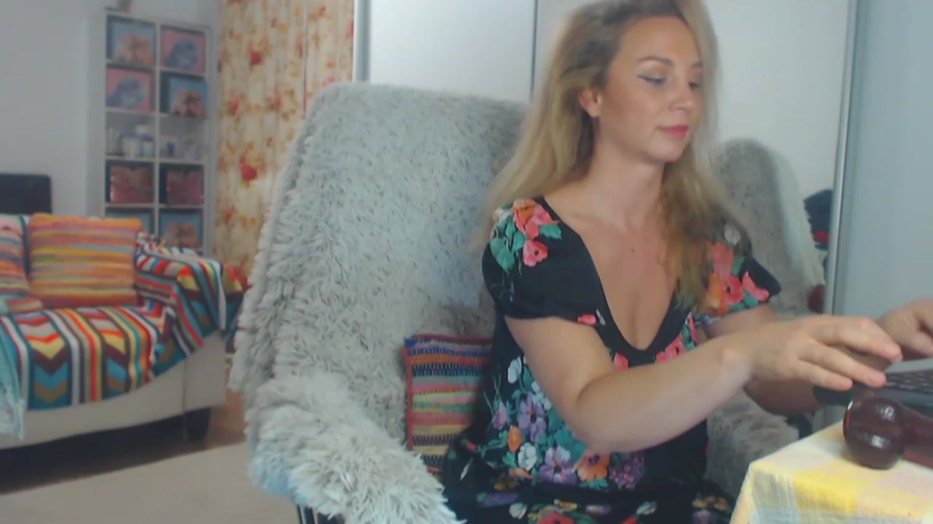 Gallery image thumbnail from Merlyn4u's myfreecams stream on, 03/27/2023, 14:06 image 9 of 20