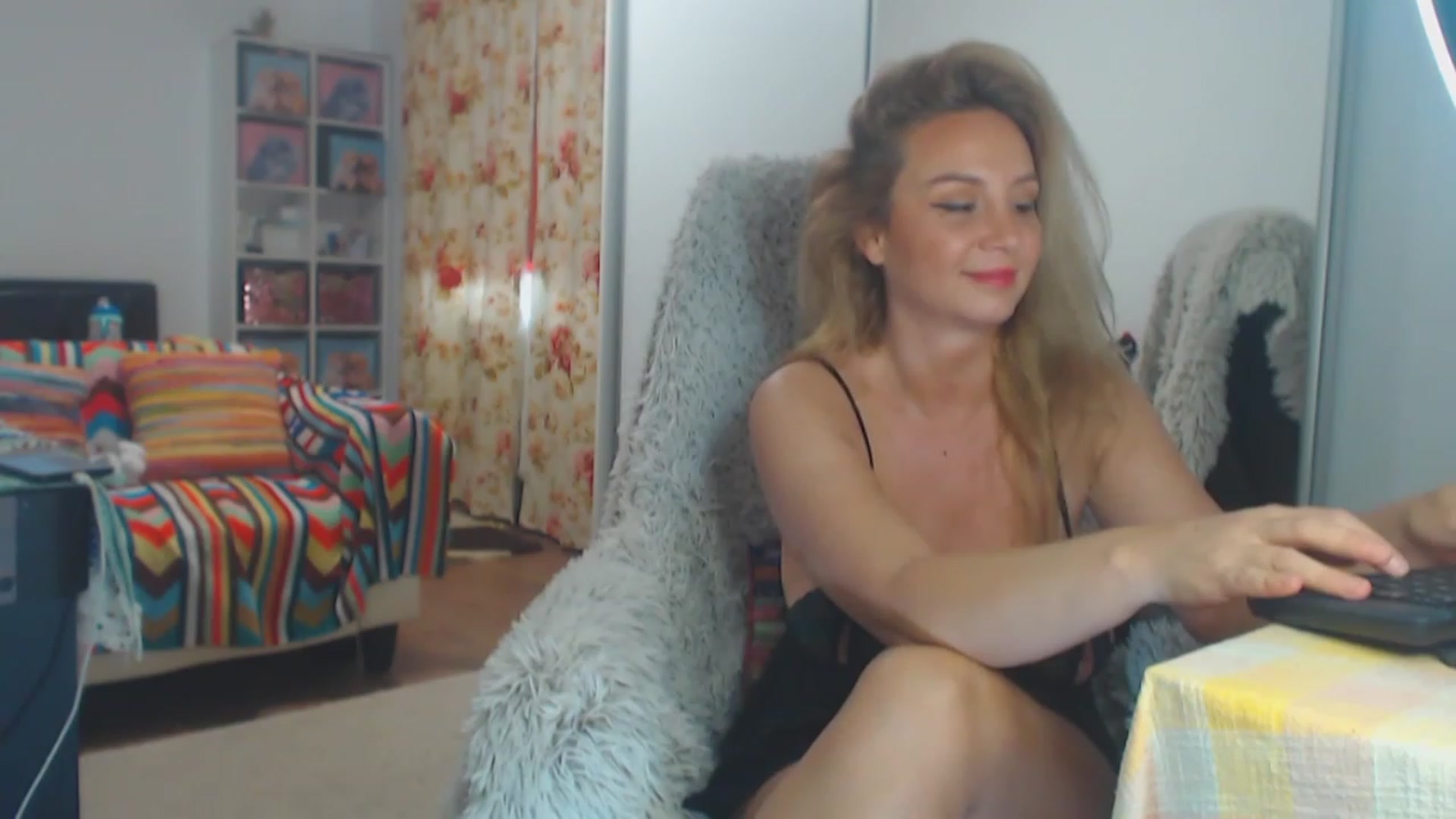Gallery image thumbnail from Merlyn4u's myfreecams stream on, 03/28/2023, 12:40 image 10 of 20
