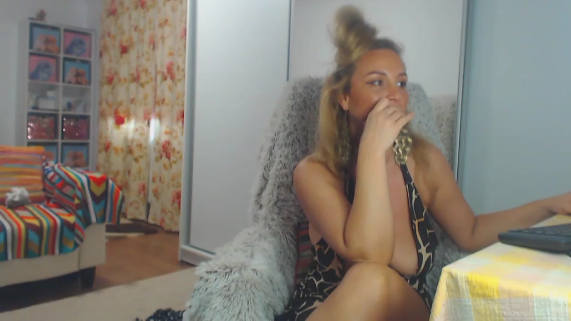 Gallery image thumbnail from Merlyn4u's myfreecams stream on, 04/01/2023, 13:55 image 1 of 20