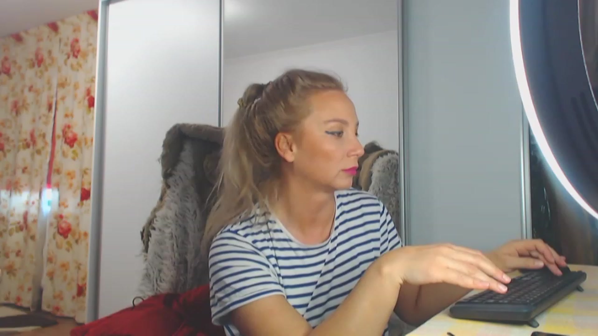 Gallery image thumbnail from Merlyn4u's myfreecams stream on, 04/23/2023, 11:47 image 3 of 20