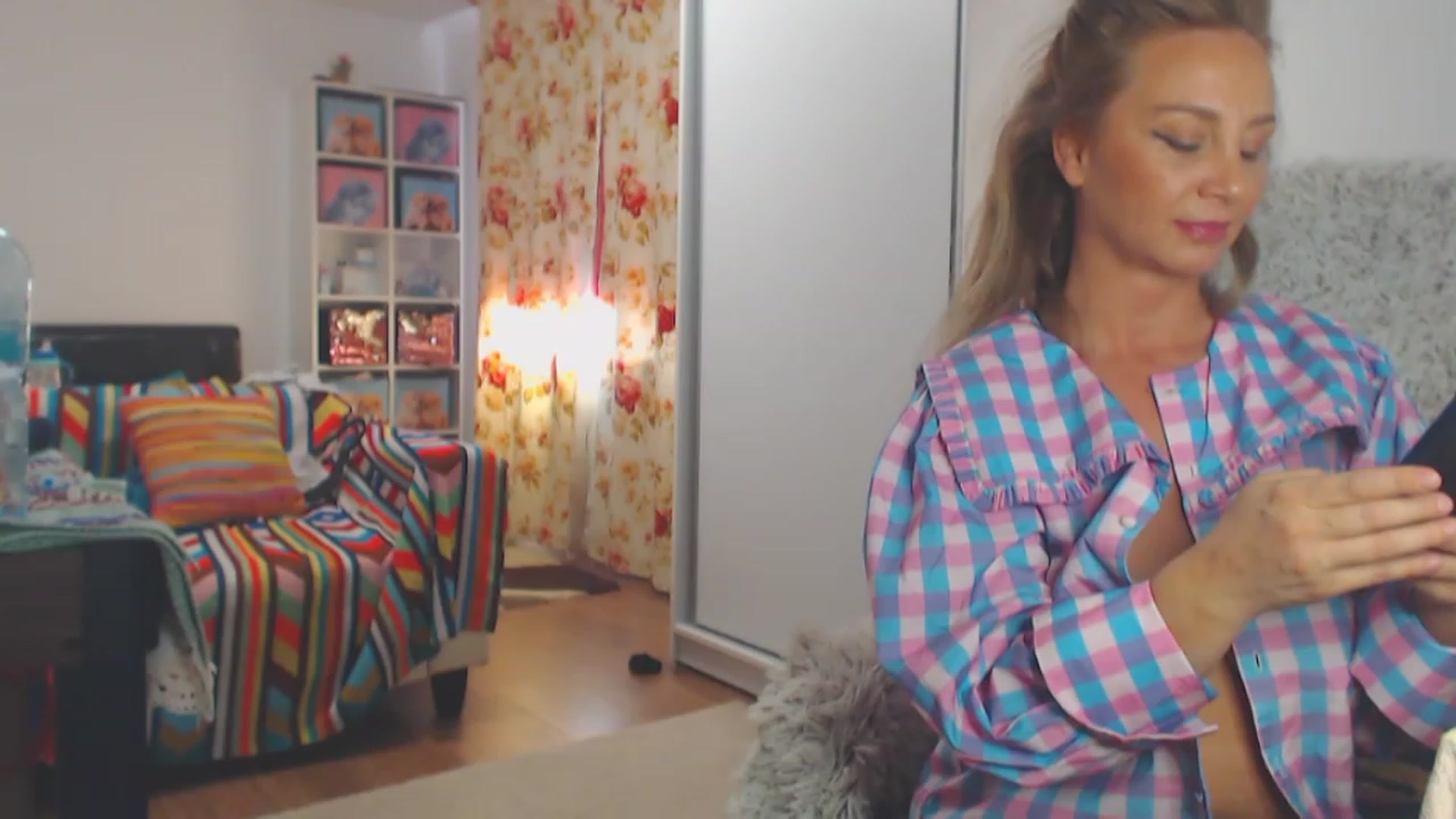 Gallery image thumbnail from Merlyn4u's myfreecams stream on, 04/23/2023, 13:12 image 17 of 20