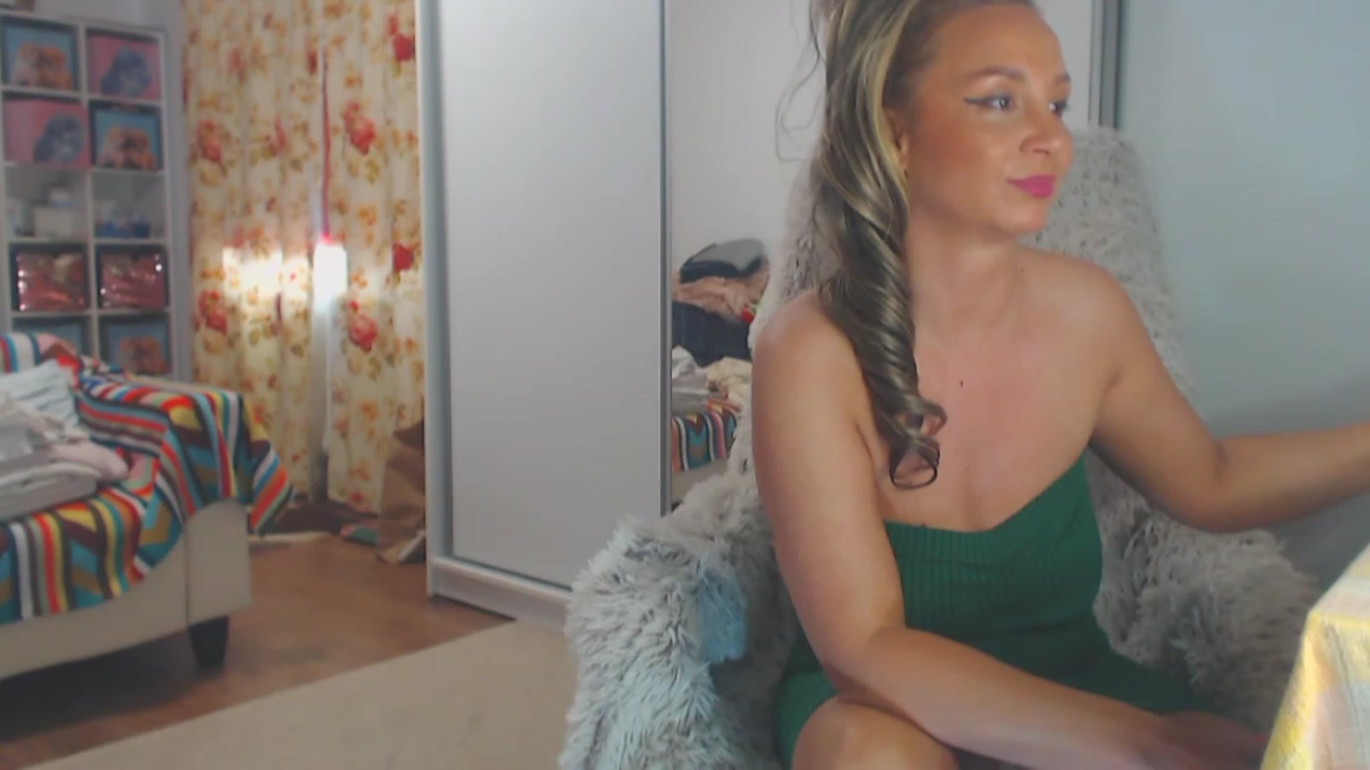 Gallery image thumbnail from Merlyn4u's myfreecams stream on, 05/09/2023, 11:27 image 11 of 20