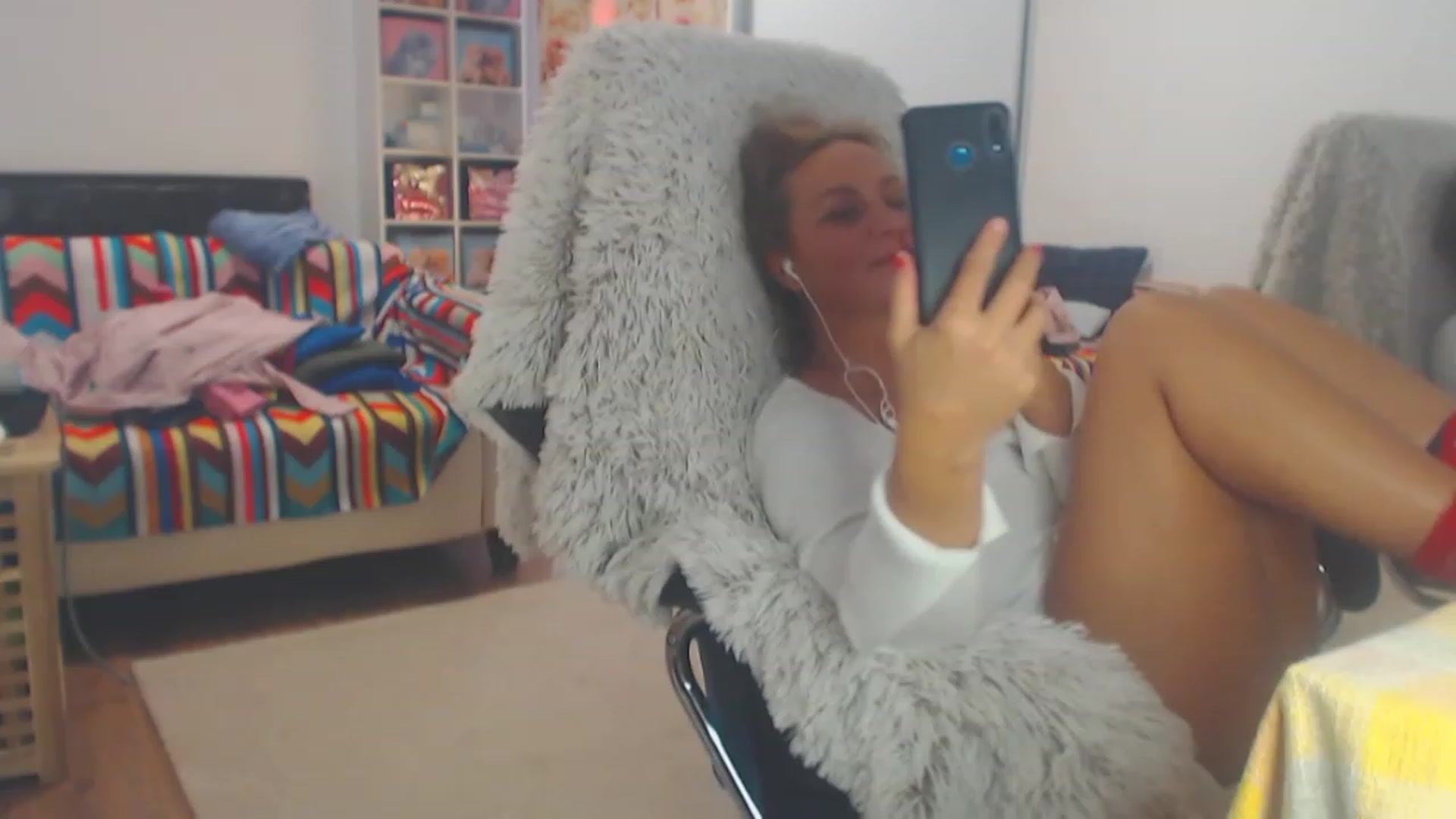 Gallery image thumbnail from Merlyn4u's myfreecams stream on, 05/13/2023, 14:13 image 6 of 20