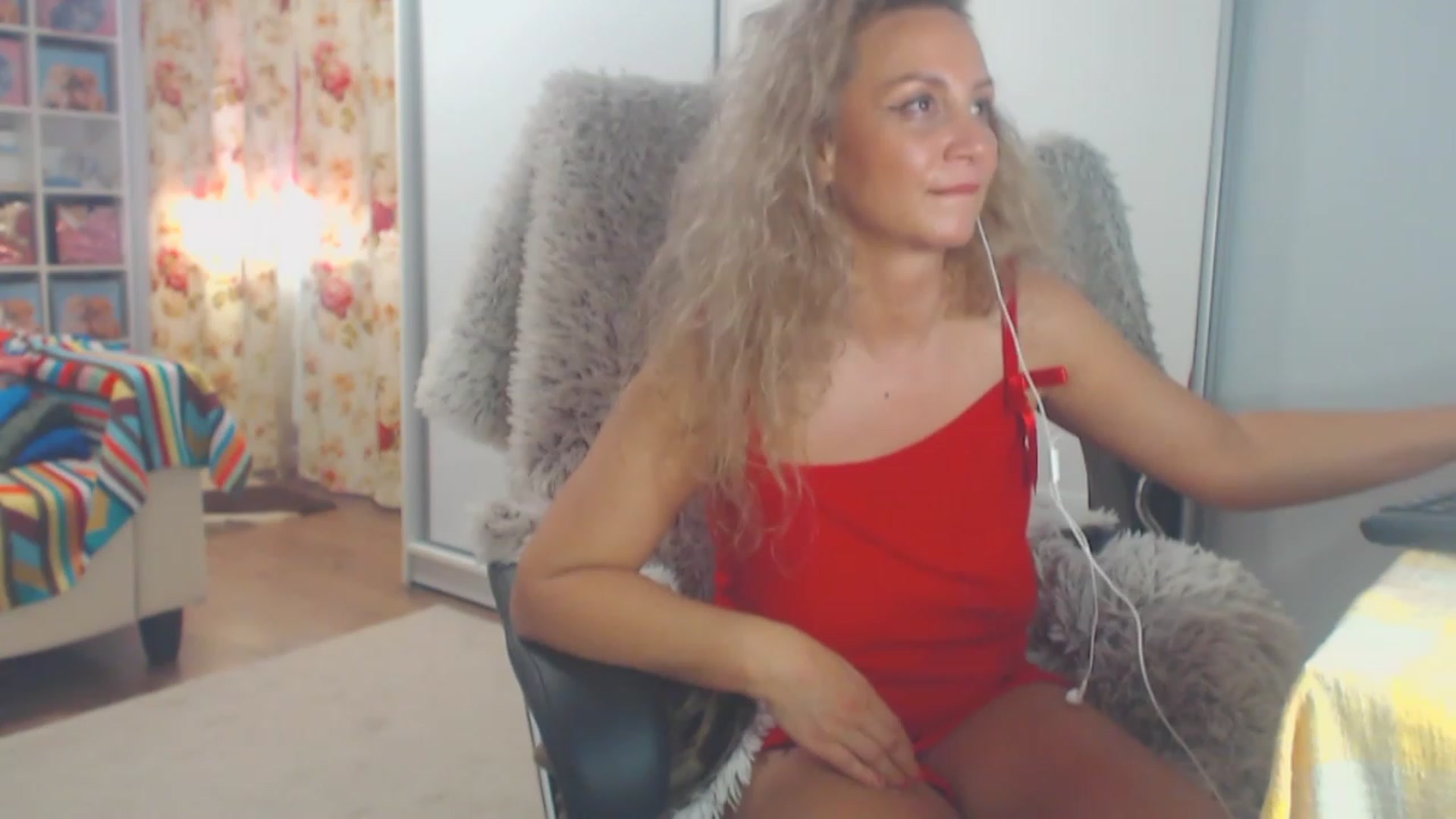 Gallery image thumbnail from Merlyn4u's myfreecams stream on, 05/14/2023, 14:59 image 15 of 20