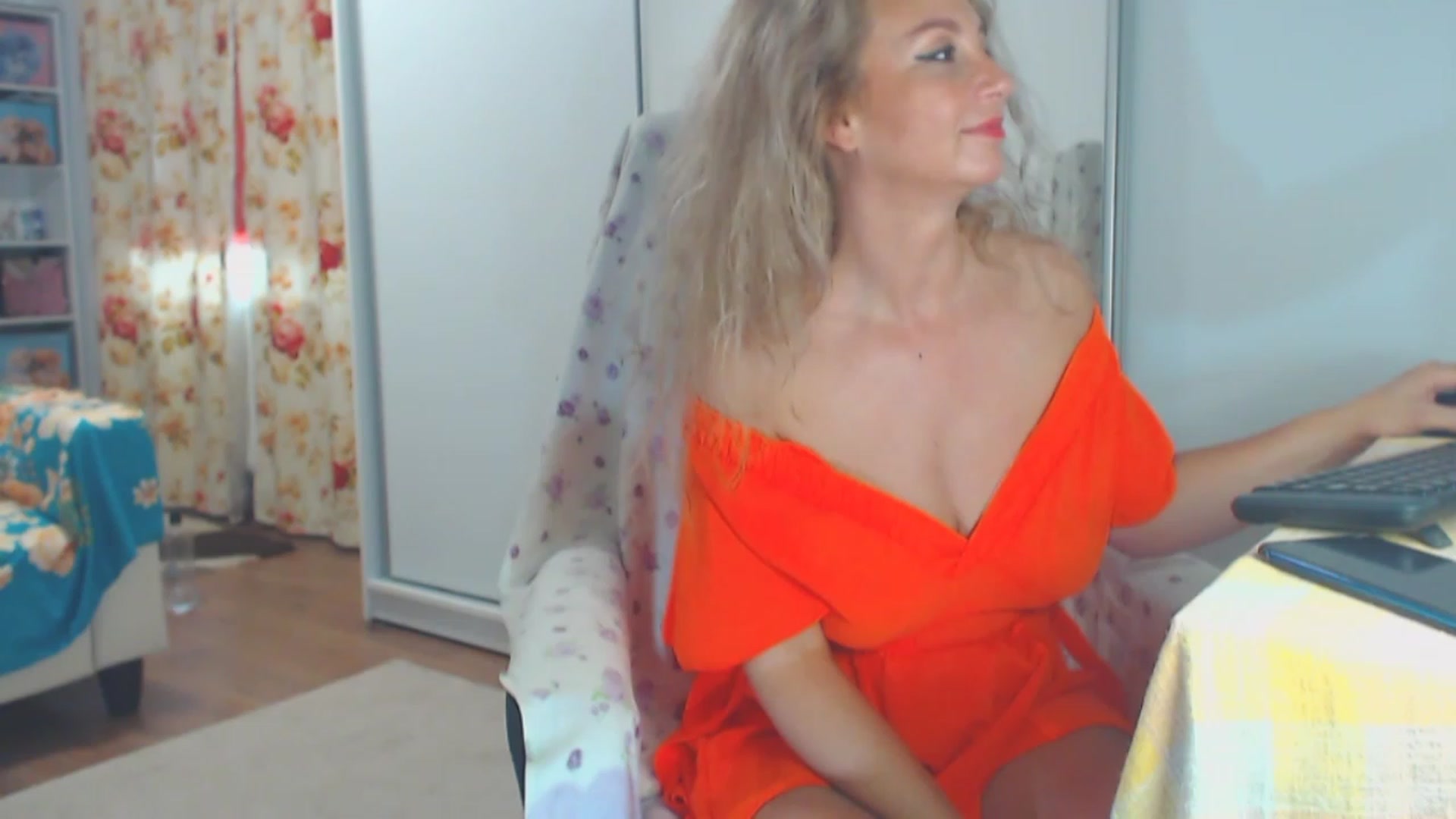 Gallery image thumbnail from Merlyn4u's myfreecams stream on, 05/17/2023, 14:34 image 6 of 20