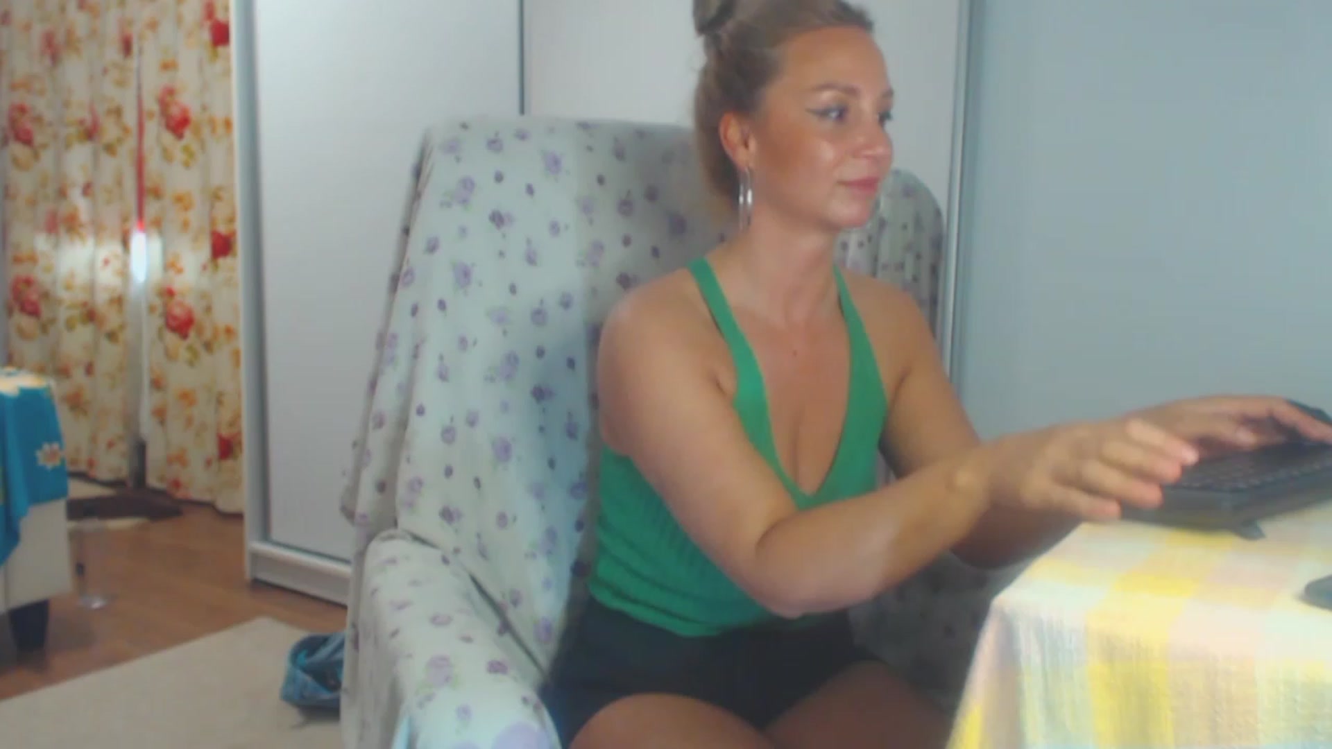 Gallery image thumbnail from Merlyn4u's myfreecams stream on, 05/20/2023, 14:53 image 16 of 20