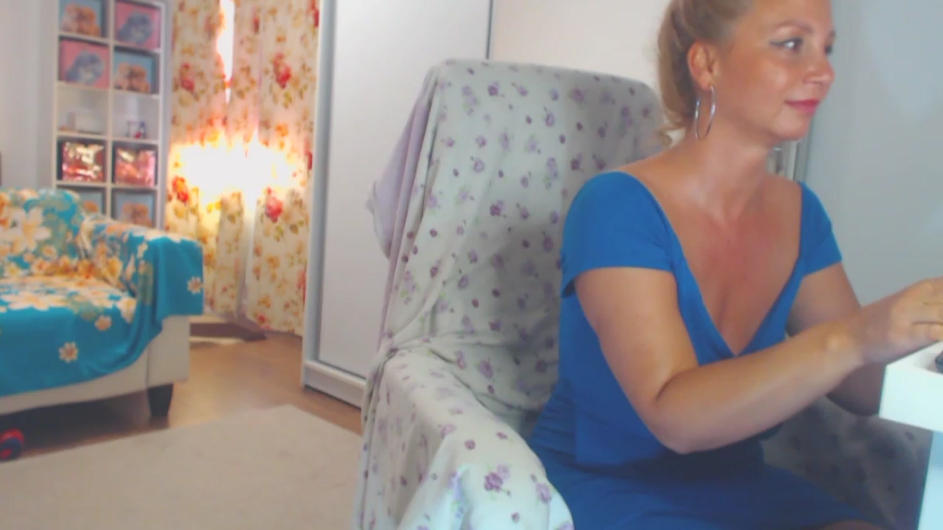 Gallery image thumbnail from Merlyn4u's myfreecams stream on, 06/06/2023, 14:12 image 9 of 20