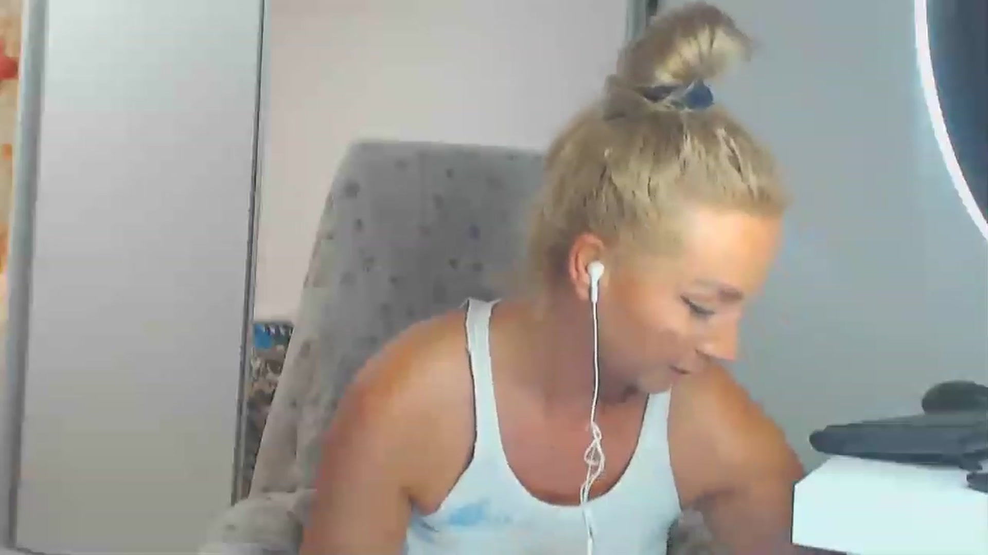 Gallery image thumbnail from Merlyn4u's myfreecams stream on, 06/27/2023, 14:22 image 6 of 20