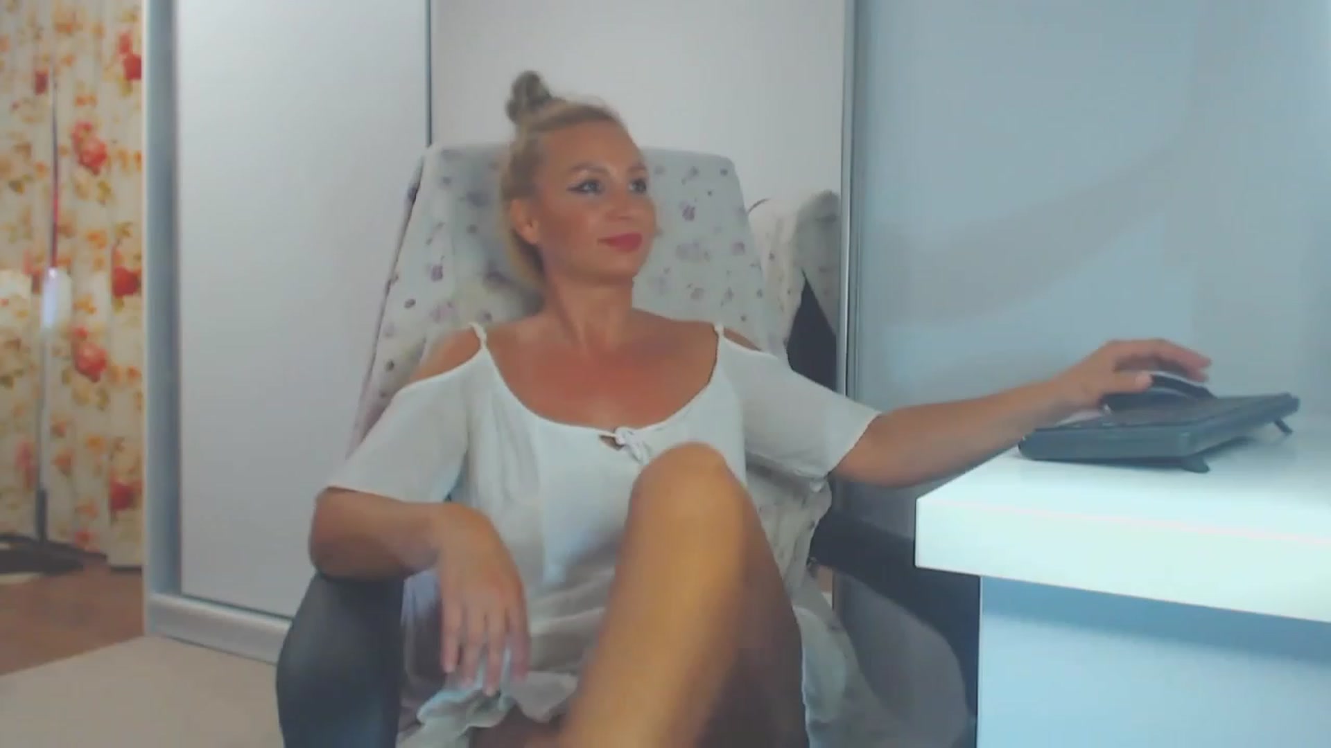 Gallery image thumbnail from Merlyn4u's myfreecams stream on, 07/07/2023, 13:30 image 17 of 20