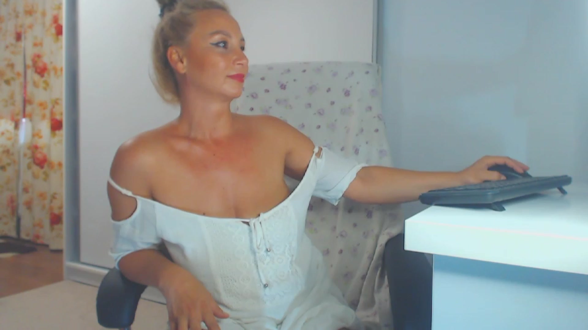 Gallery image thumbnail from Merlyn4u's myfreecams stream on, 07/07/2023, 13:30 image 19 of 20