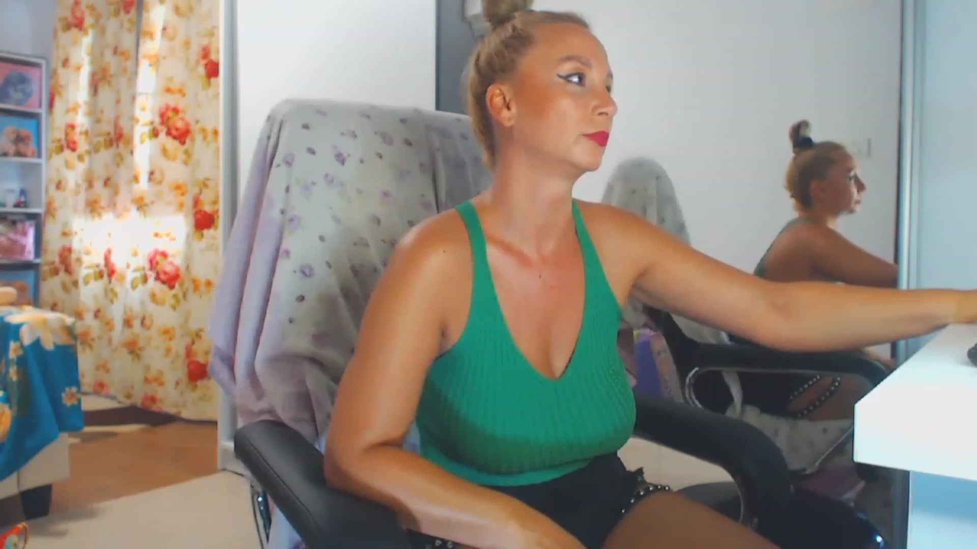 Gallery image thumbnail from Merlyn4u's myfreecams stream on, 07/10/2023, 13:47 image 1 of 20