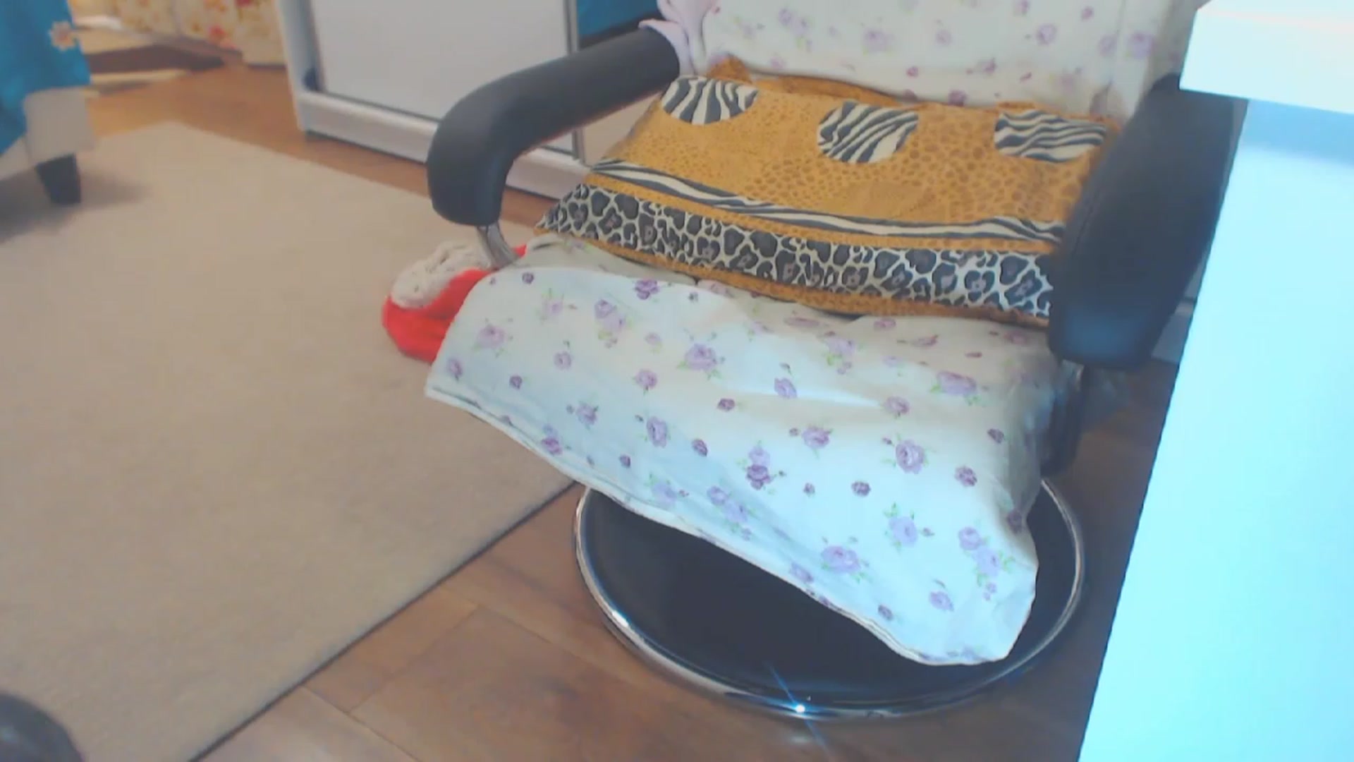 Gallery image thumbnail from Merlyn4u's myfreecams stream on, 07/19/2023, 13:43 image 11 of 20