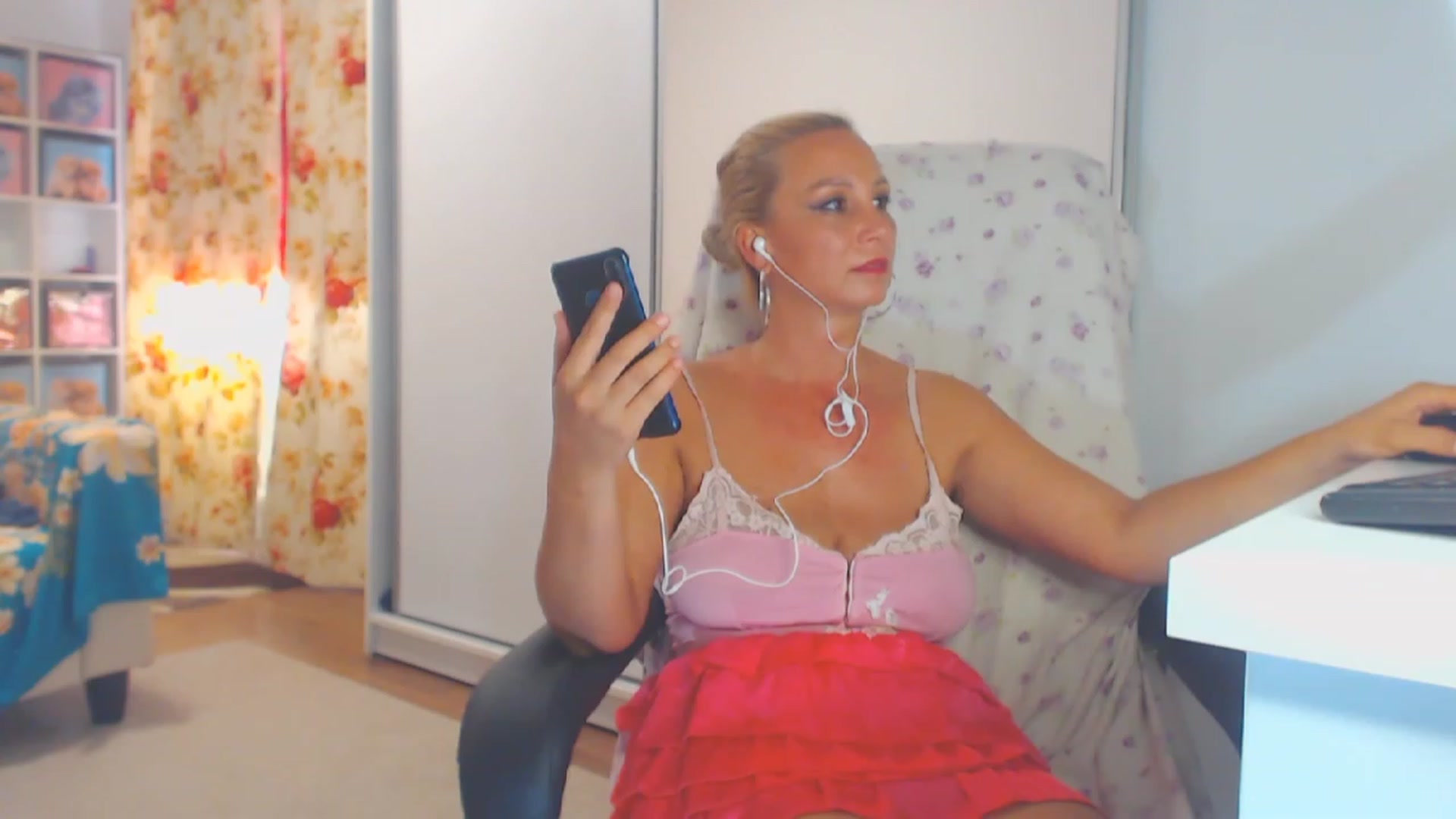 Gallery image thumbnail from Merlyn4u's myfreecams stream on, 07/20/2023, 13:47 image 4 of 20