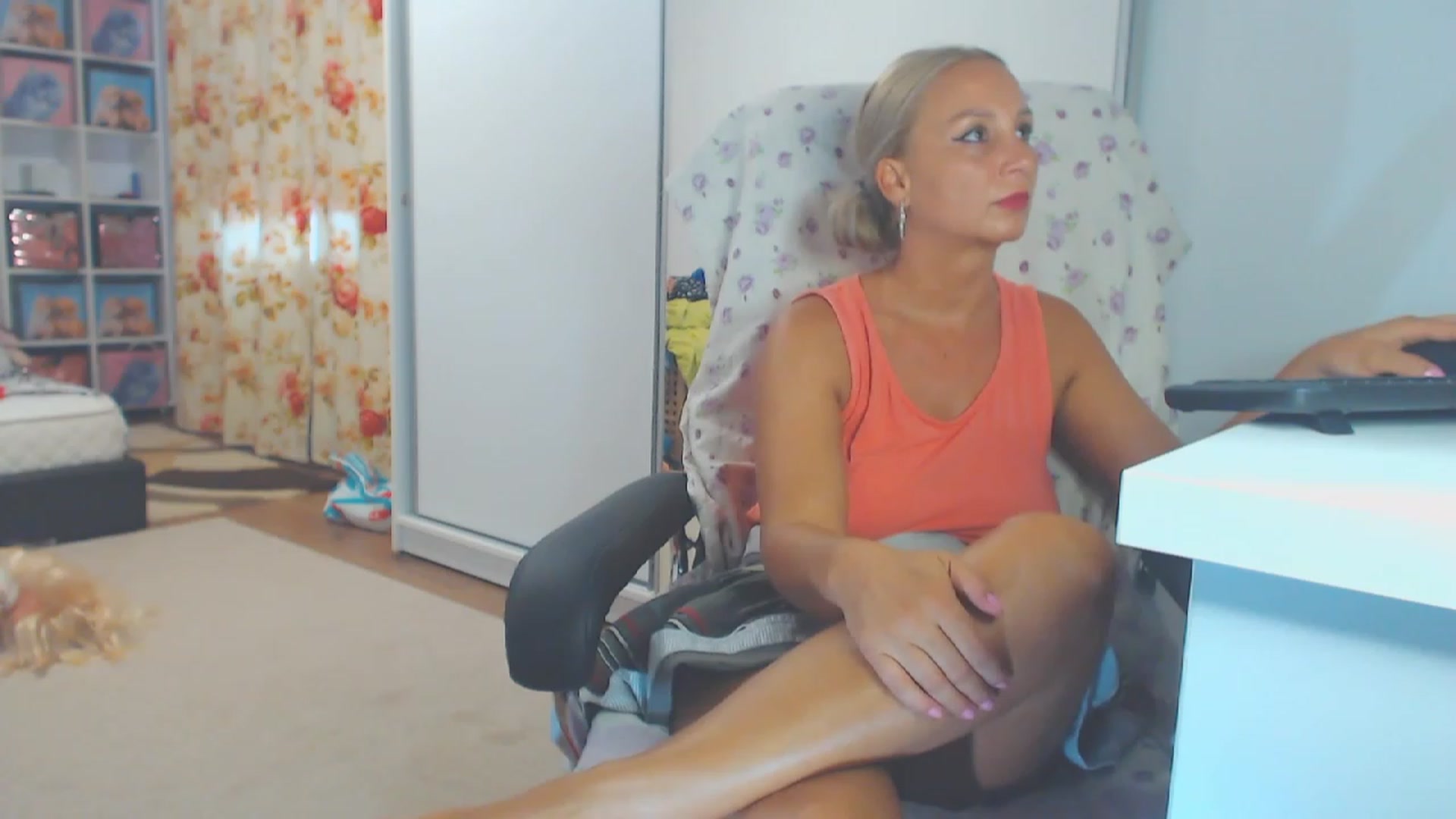 Gallery image thumbnail from Merlyn4u's myfreecams stream on, 08/03/2023, 11:52 image 3 of 20