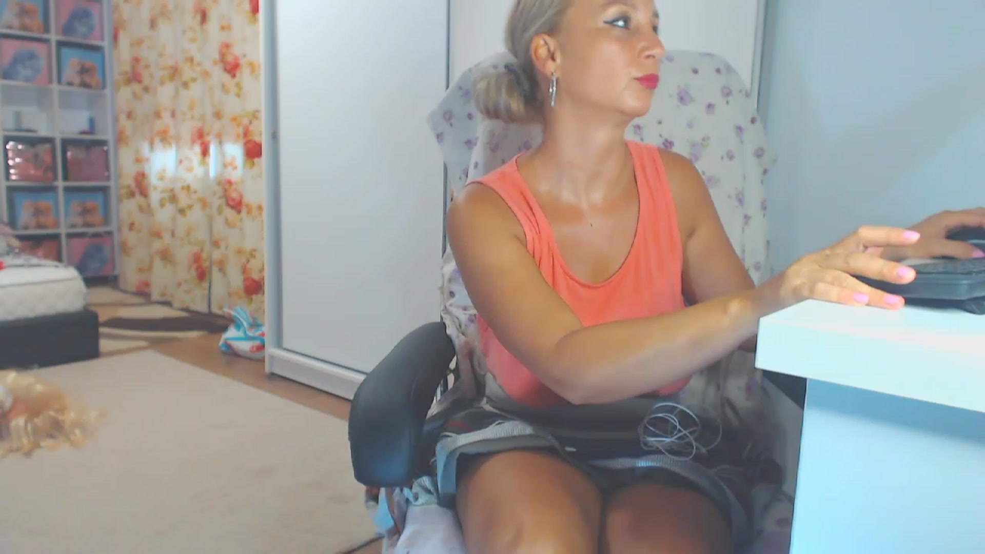 Gallery image thumbnail from Merlyn4u's myfreecams stream on, 08/03/2023, 11:52 image 1 of 20