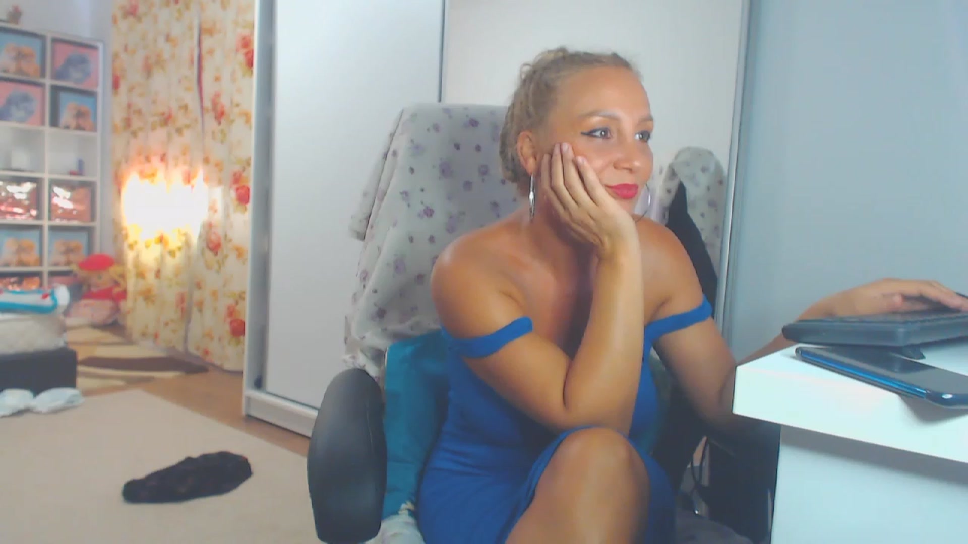 Gallery image thumbnail from Merlyn4u's myfreecams stream on, 08/07/2023, 13:58 image 1 of 20