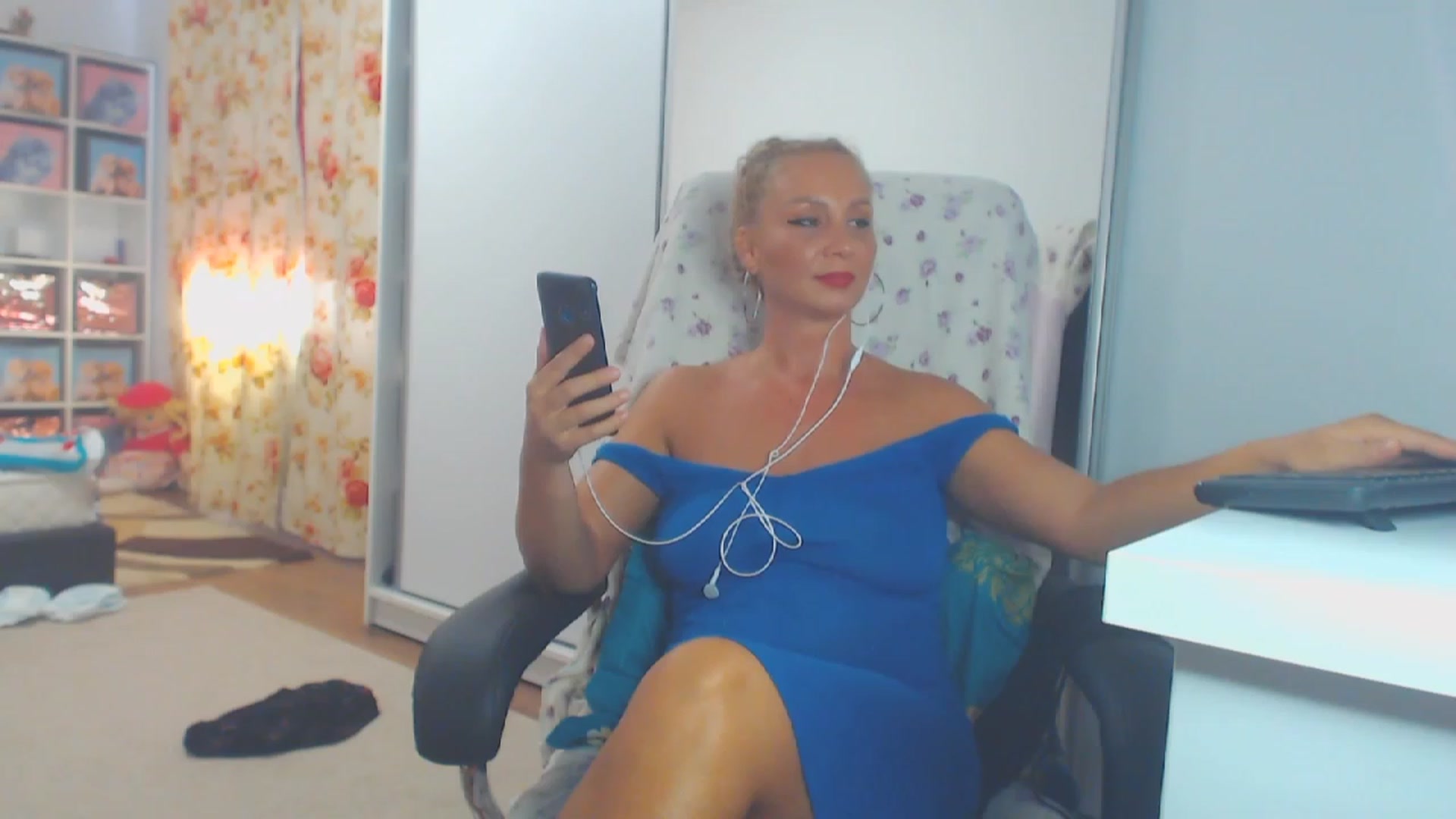 Gallery image thumbnail from Merlyn4u's myfreecams stream on, 08/07/2023, 13:58 image 5 of 20