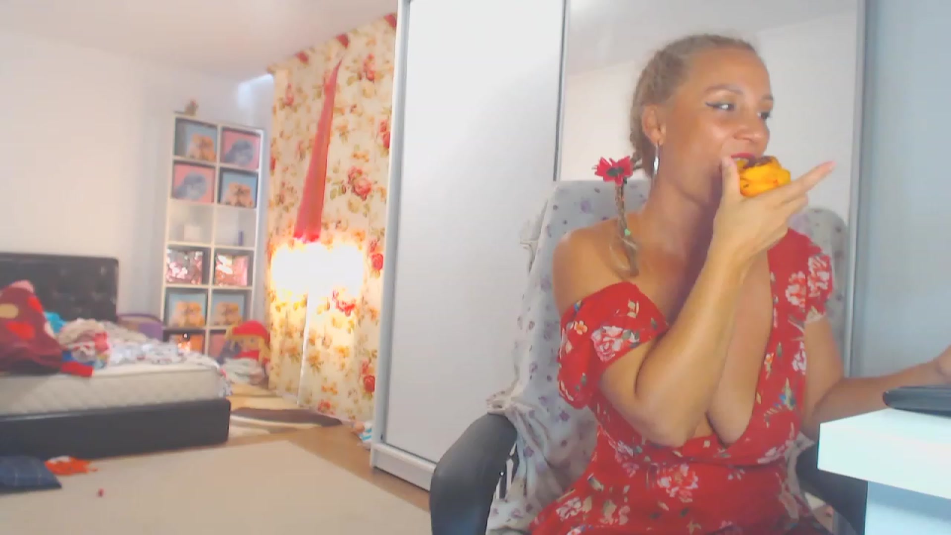 Gallery image thumbnail from Merlyn4u's myfreecams stream on, 08/08/2023, 13:35 image 3 of 20