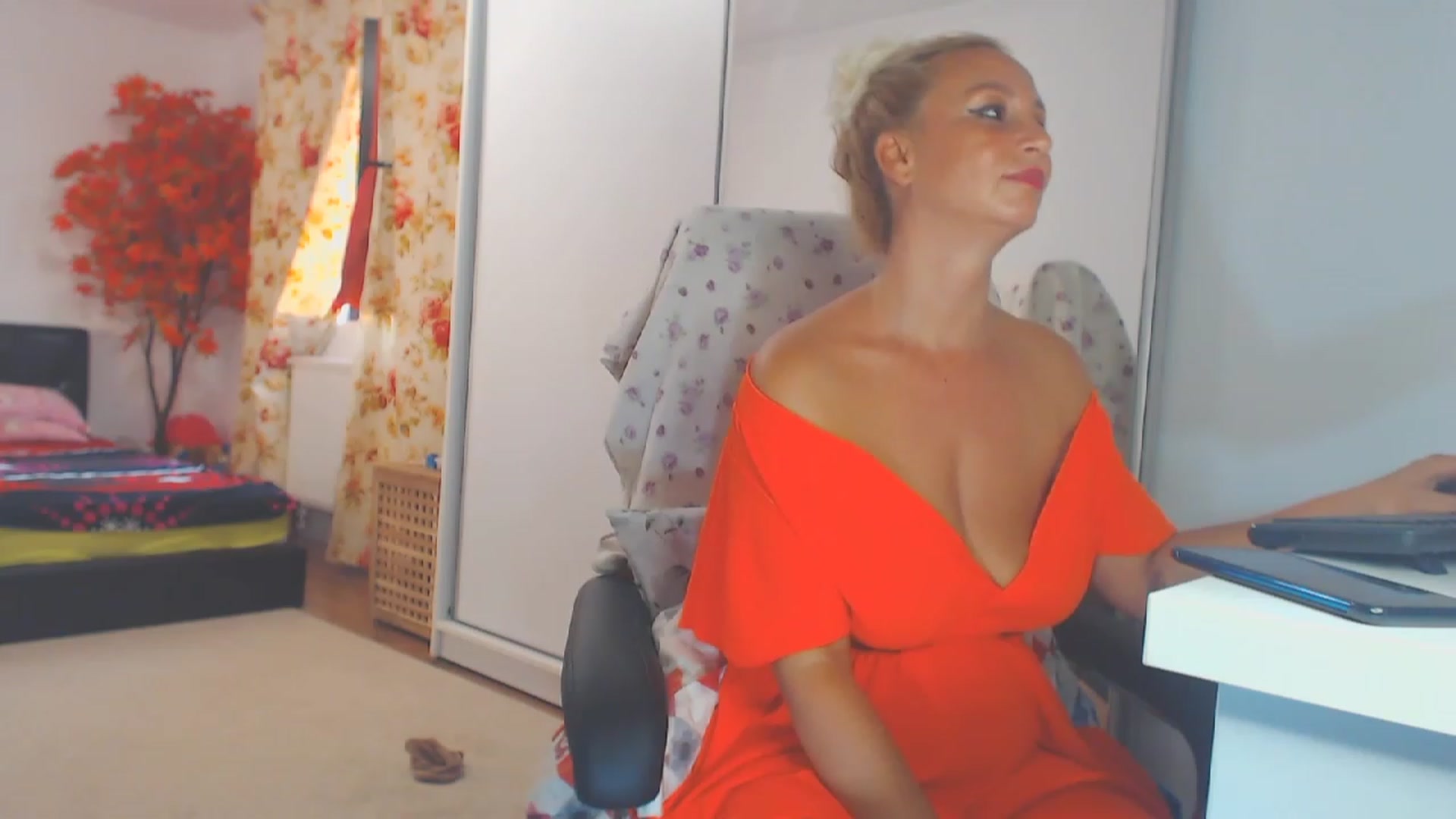 Gallery image thumbnail from Merlyn4u's myfreecams stream on, 08/17/2023, 16:50 image 17 of 20