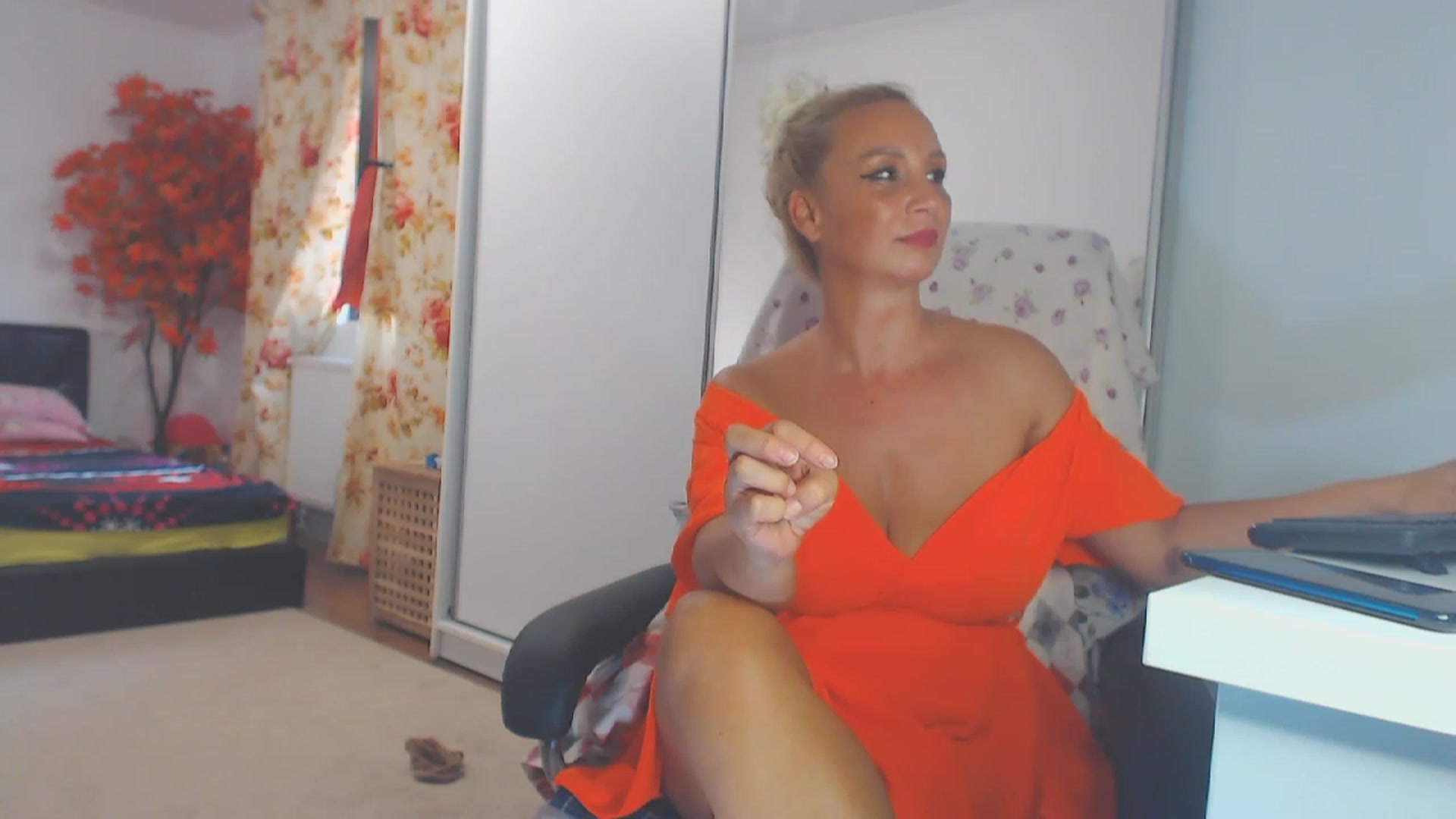 Gallery image thumbnail from Merlyn4u's myfreecams stream on, 08/17/2023, 16:50 image 16 of 20
