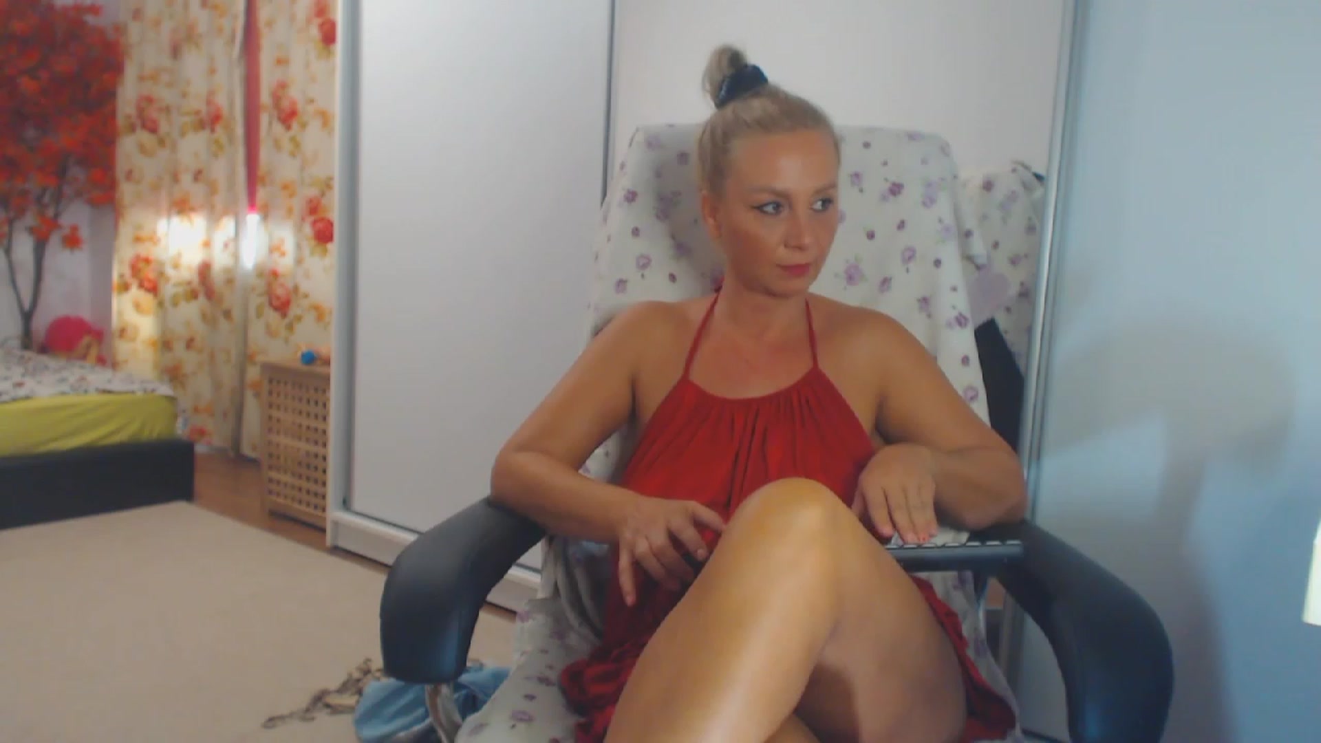 Gallery image thumbnail from Merlyn4u's myfreecams stream on, 08/26/2023, 13:14 image 4 of 20