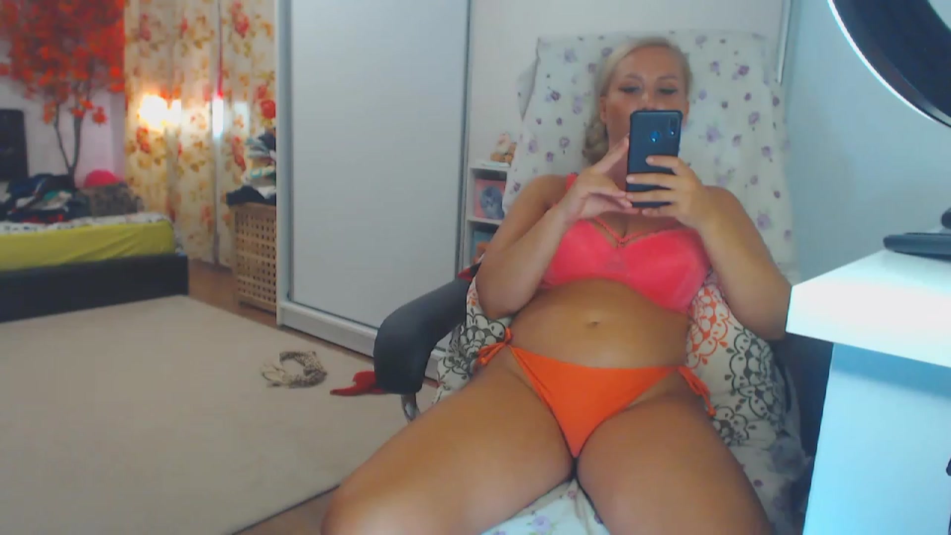 Gallery image thumbnail from Merlyn4u's myfreecams stream on, 08/29/2023, 15:12 image 6 of 20