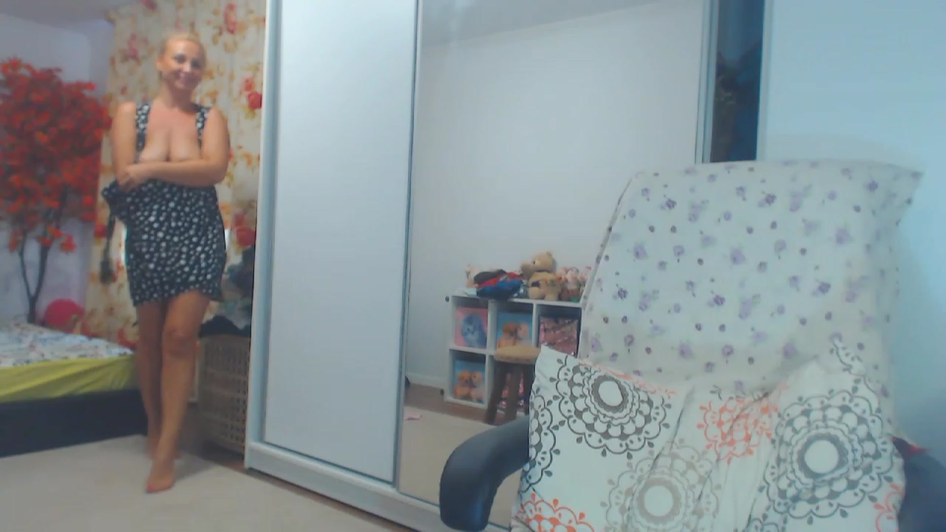 Gallery image thumbnail from Merlyn4u's myfreecams stream on, 08/30/2023, 14:06 image 10 of 20