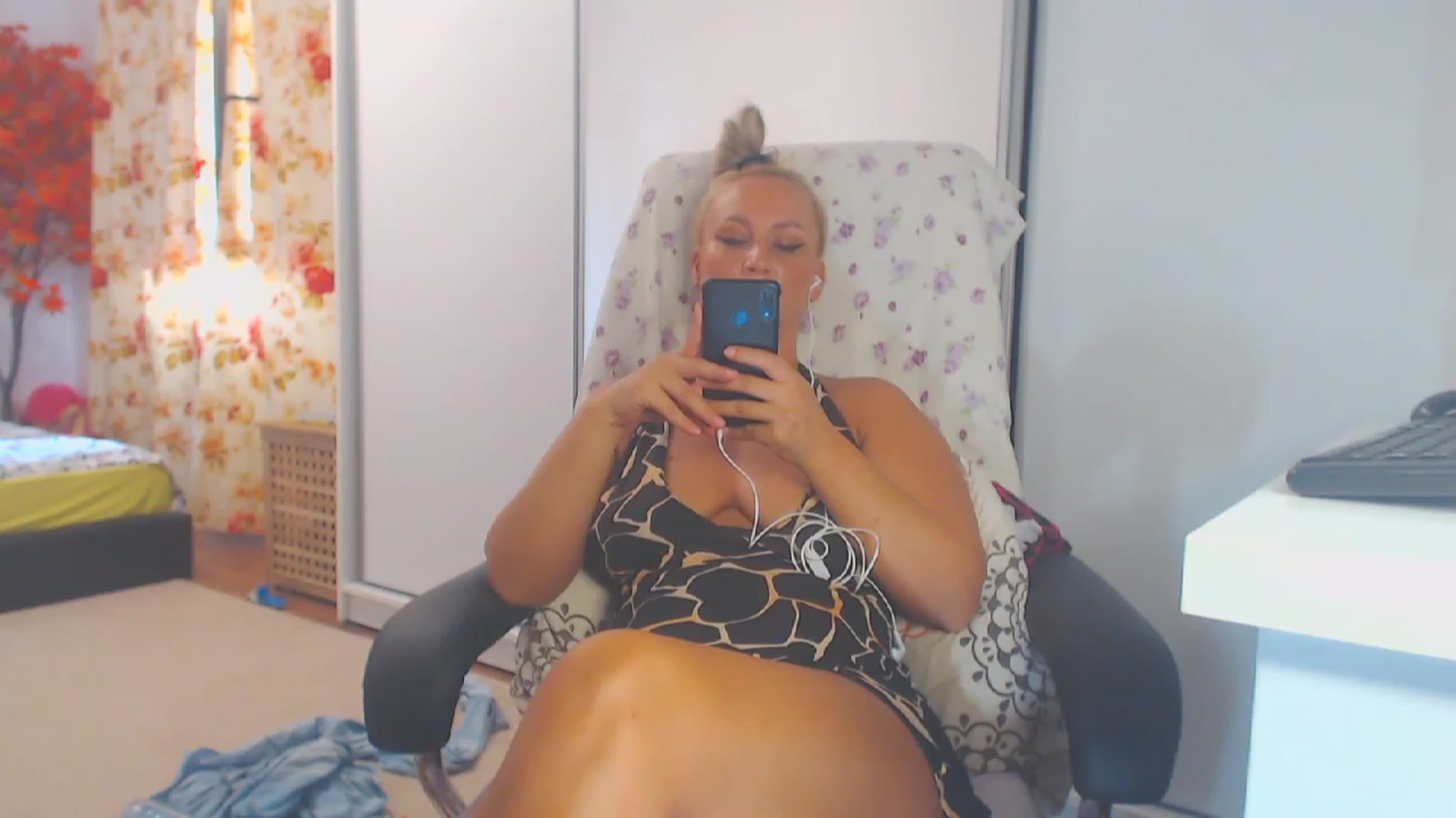 Gallery image thumbnail from Merlyn4u's myfreecams stream on, 08/31/2023, 12:52 image 16 of 20