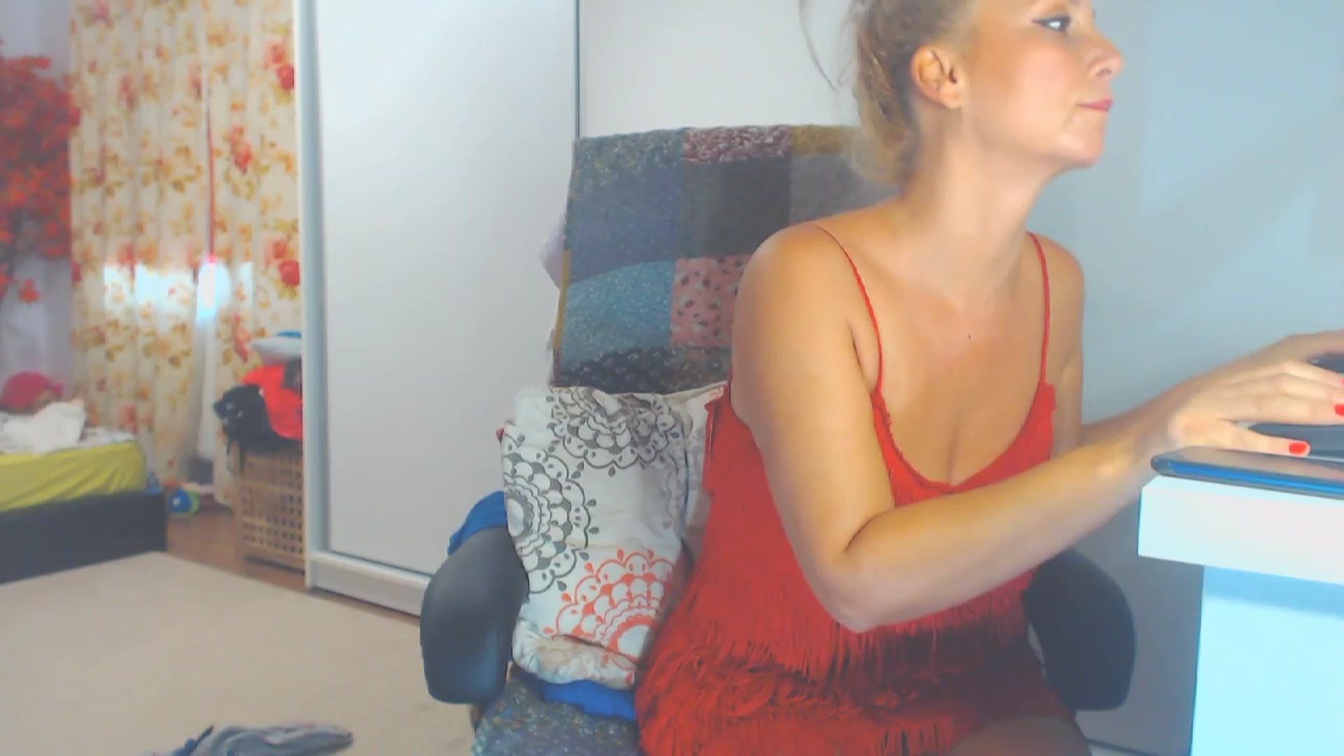 Gallery image thumbnail from Merlyn4u's myfreecams stream on, 09/06/2023, 13:29 image 17 of 20