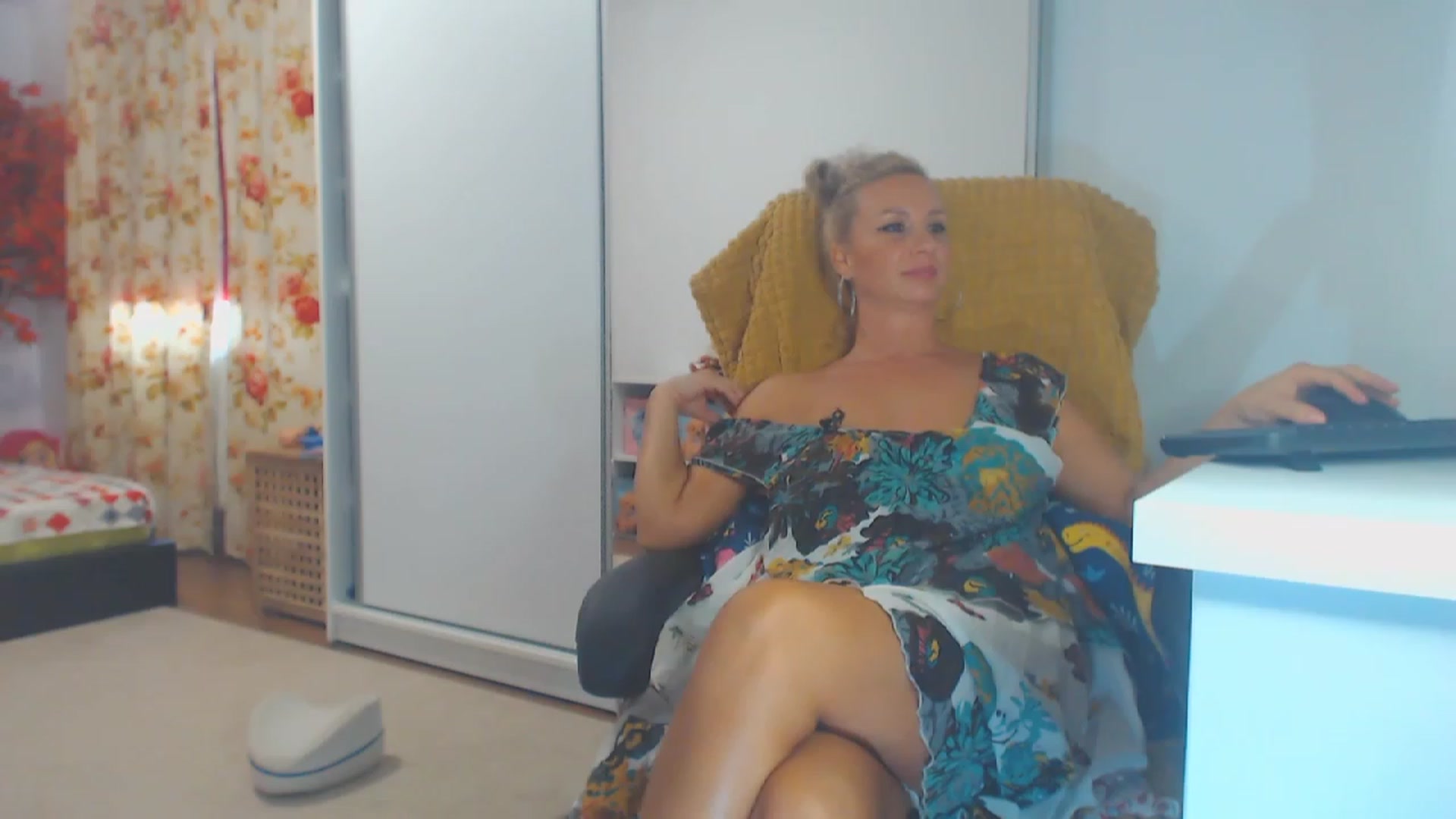 Gallery image thumbnail from Merlyn4u's myfreecams stream on, 09/10/2023, 11:57 image 11 of 20