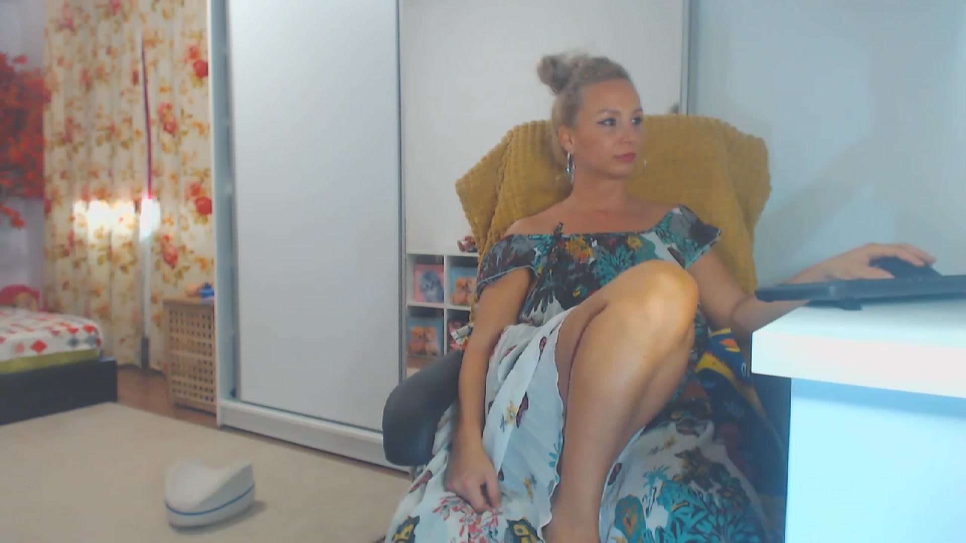 Gallery image thumbnail from Merlyn4u's myfreecams stream on, 09/10/2023, 11:57 image 4 of 20
