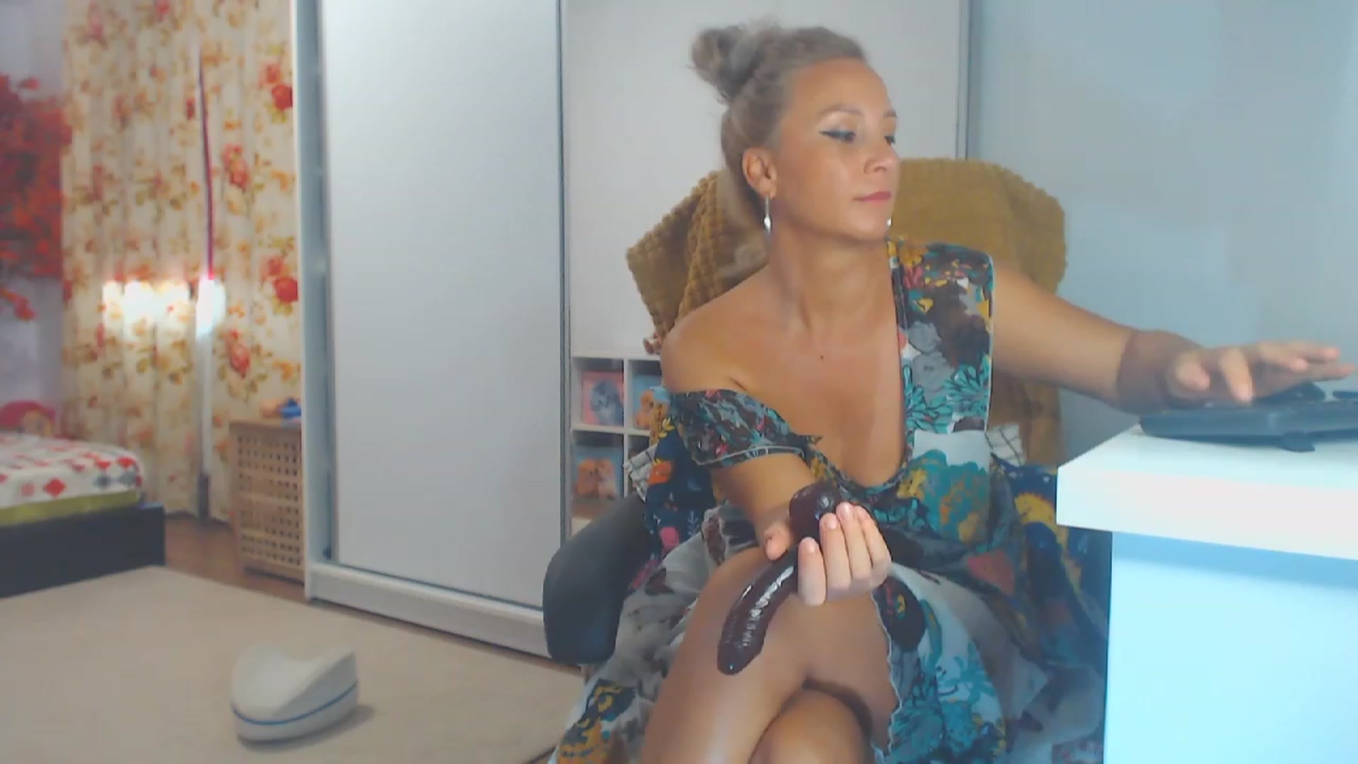 Gallery image thumbnail from Merlyn4u's myfreecams stream on, 09/10/2023, 11:57 image 12 of 20