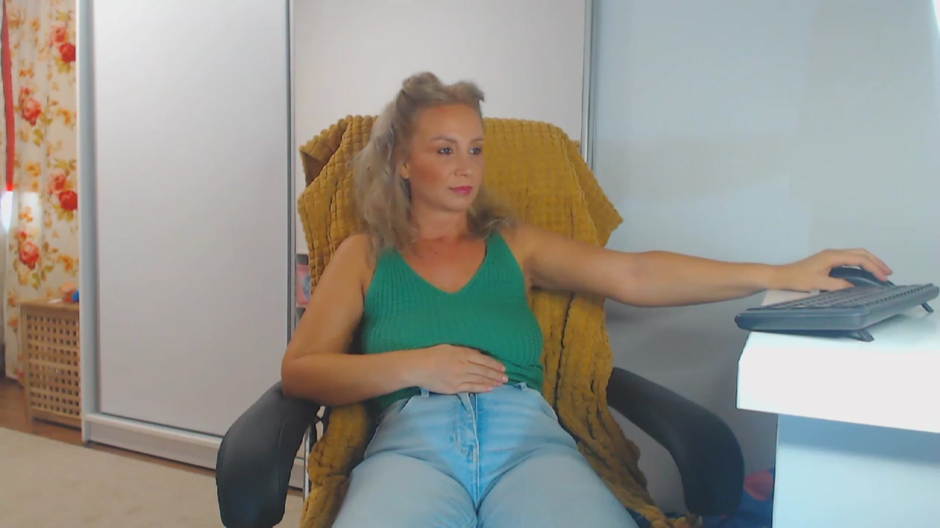 Gallery image thumbnail from Merlyn4u's myfreecams stream on, 09/18/2023, 12:41 image 1 of 20
