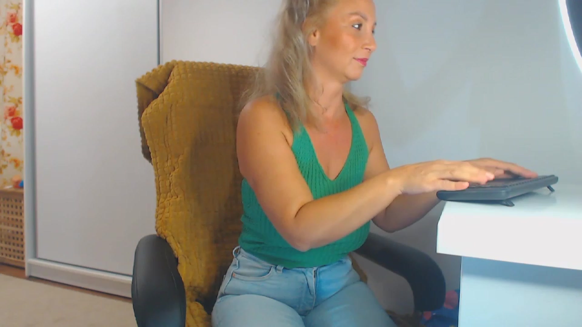 Gallery image thumbnail from Merlyn4u's myfreecams stream on, 09/18/2023, 12:41 image 2 of 20