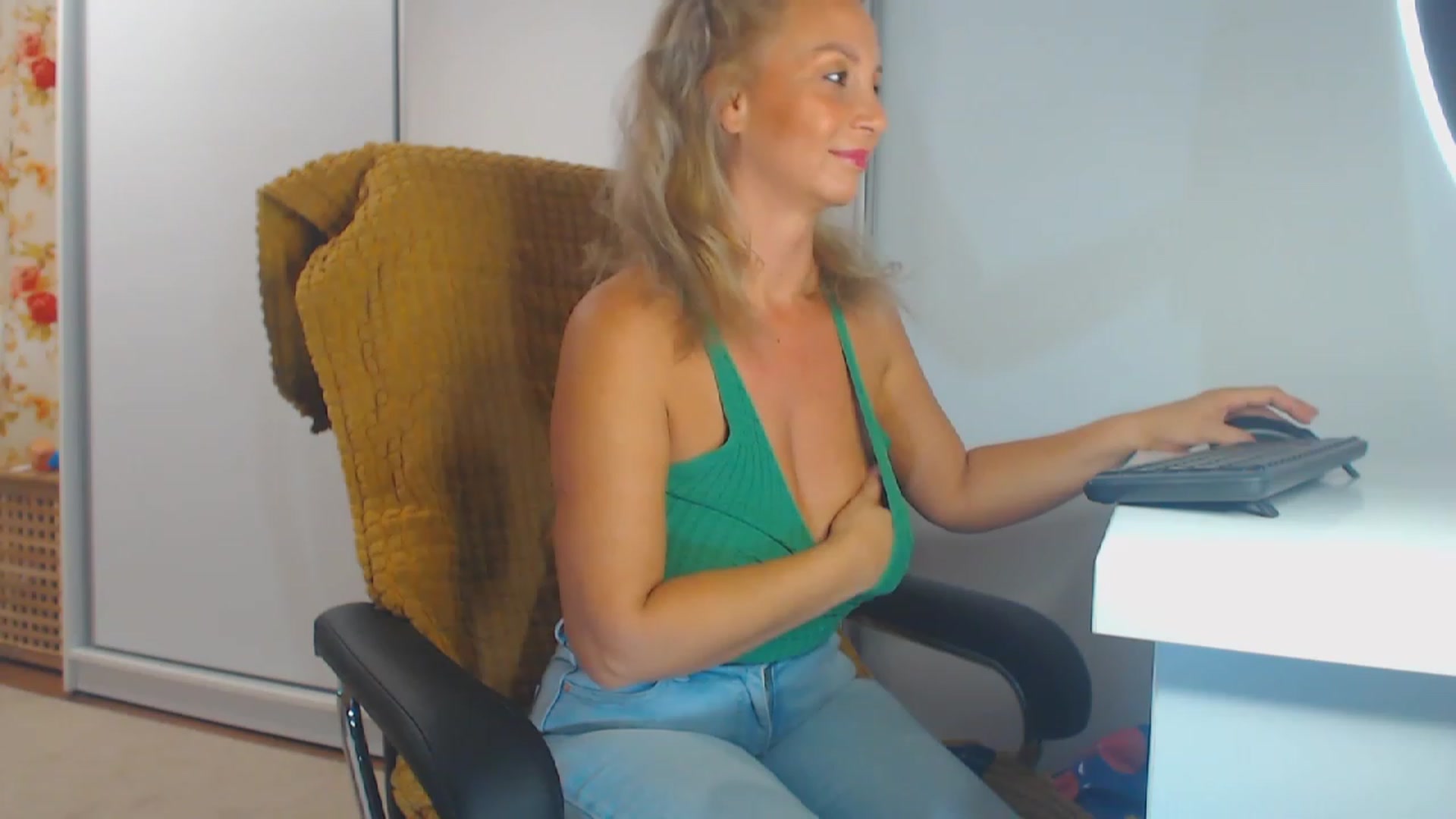 Gallery image thumbnail from Merlyn4u's myfreecams stream on, 09/18/2023, 12:41 image 3 of 20
