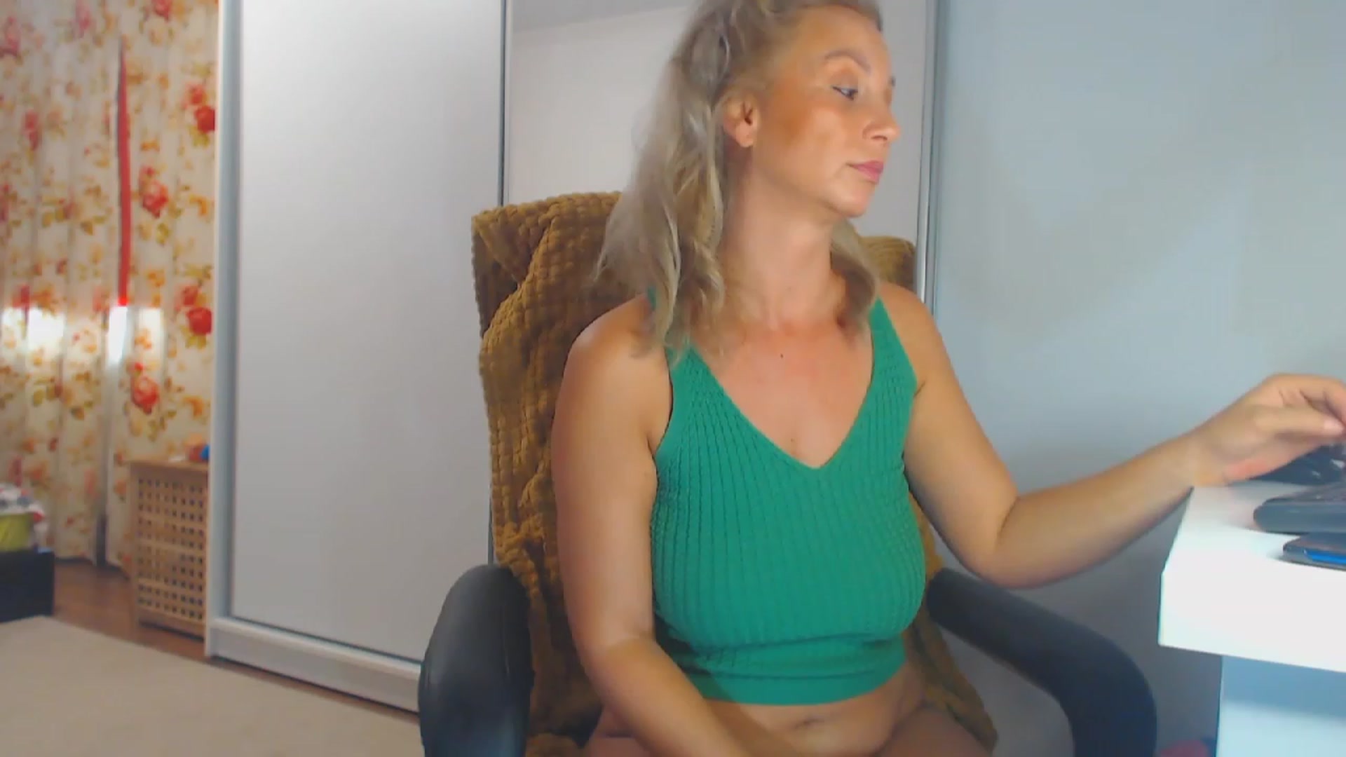 Gallery image thumbnail from Merlyn4u's myfreecams stream on, 09/18/2023, 12:41 image 16 of 20