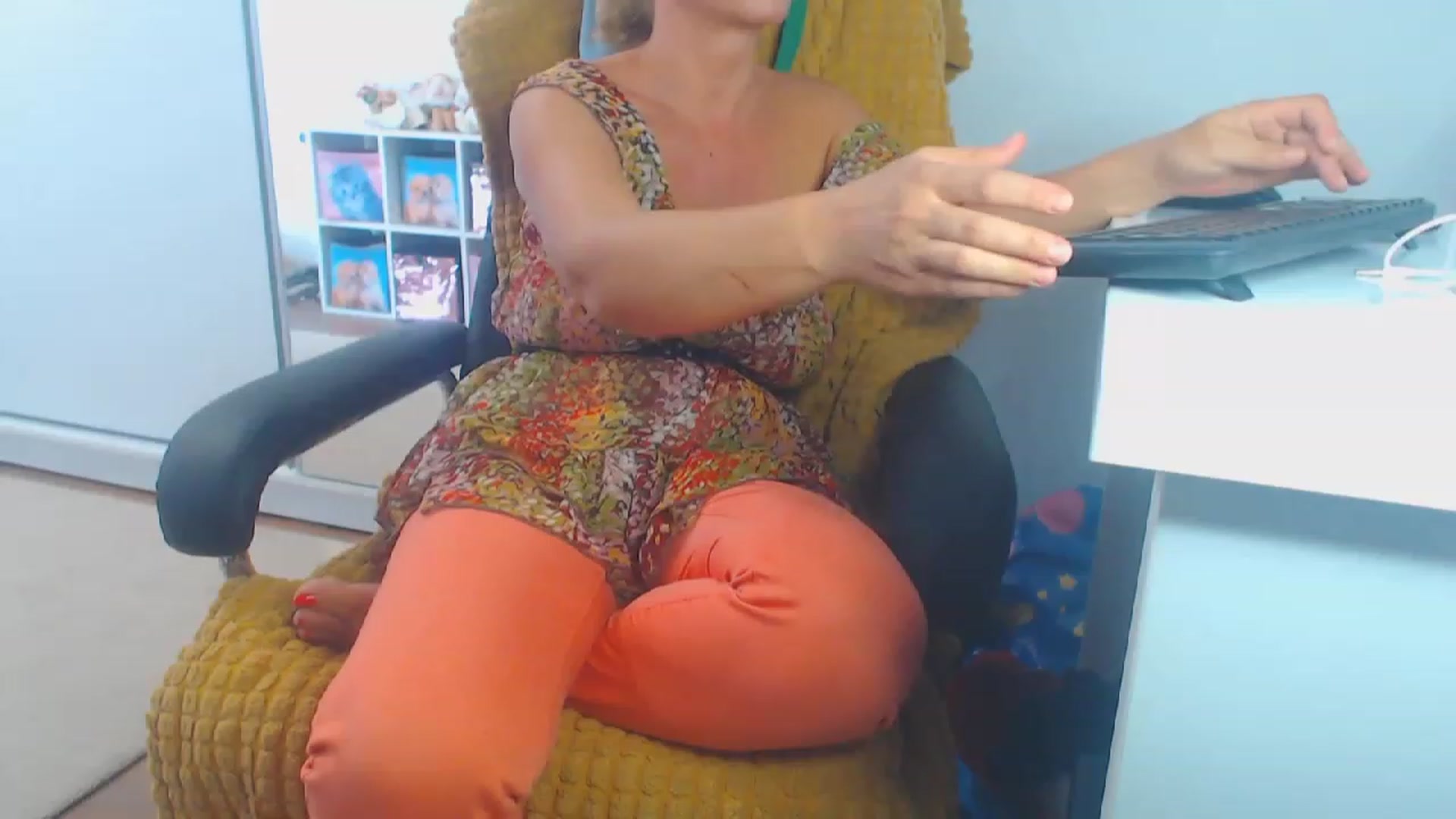 Gallery image thumbnail from Merlyn4u's myfreecams stream on, 09/19/2023, 11:54 image 4 of 20