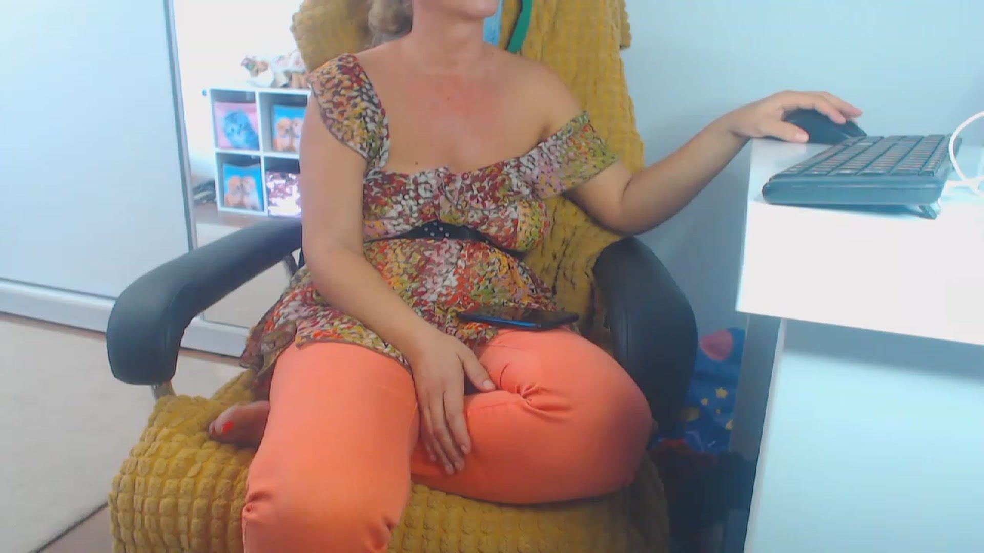Gallery image thumbnail from Merlyn4u's myfreecams stream on, 09/19/2023, 11:54 image 3 of 20