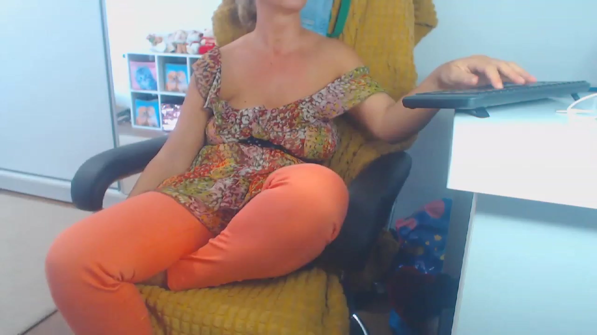 Gallery image thumbnail from Merlyn4u's myfreecams stream on, 09/19/2023, 11:54 image 14 of 20