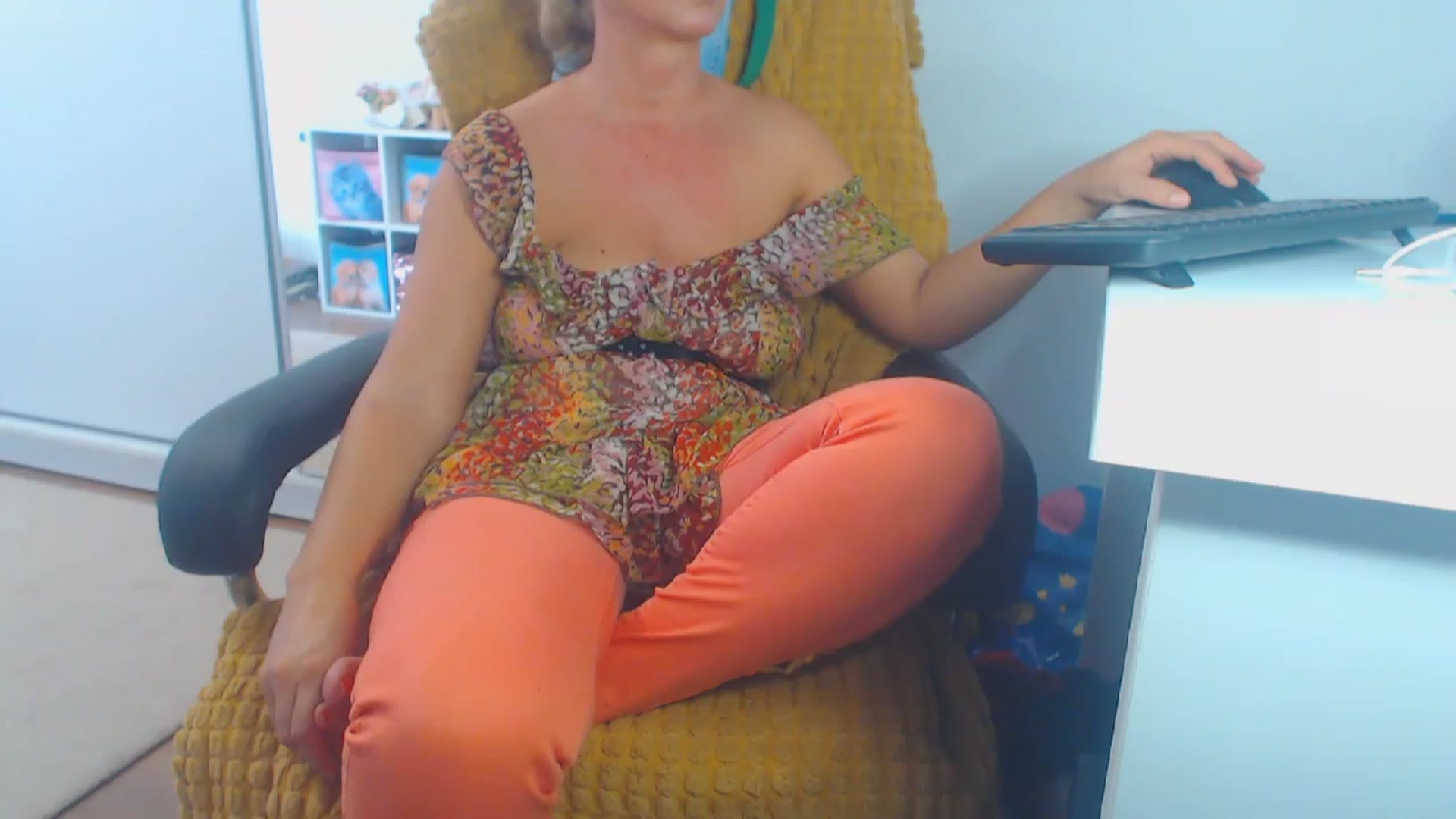 Gallery image thumbnail from Merlyn4u's myfreecams stream on, 09/19/2023, 11:54 image 13 of 20