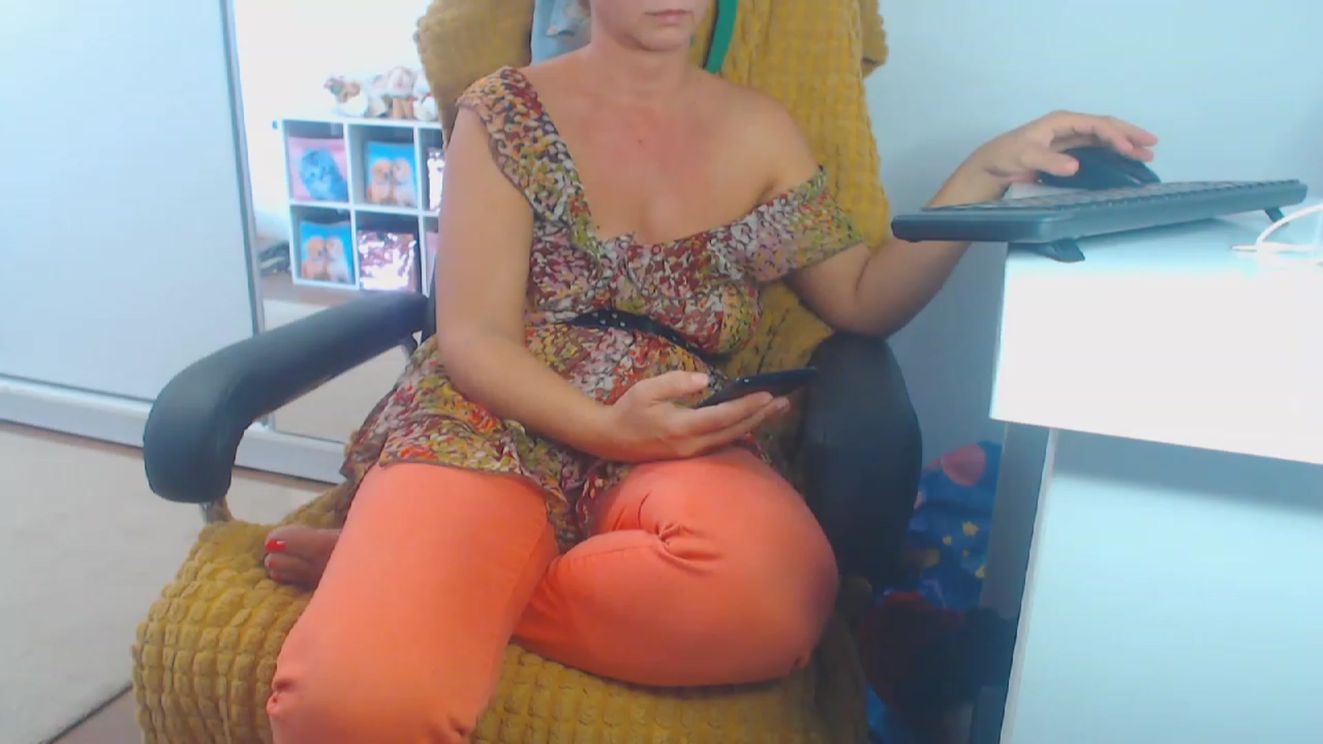 Gallery image thumbnail from Merlyn4u's myfreecams stream on, 09/19/2023, 11:54 image 6 of 20