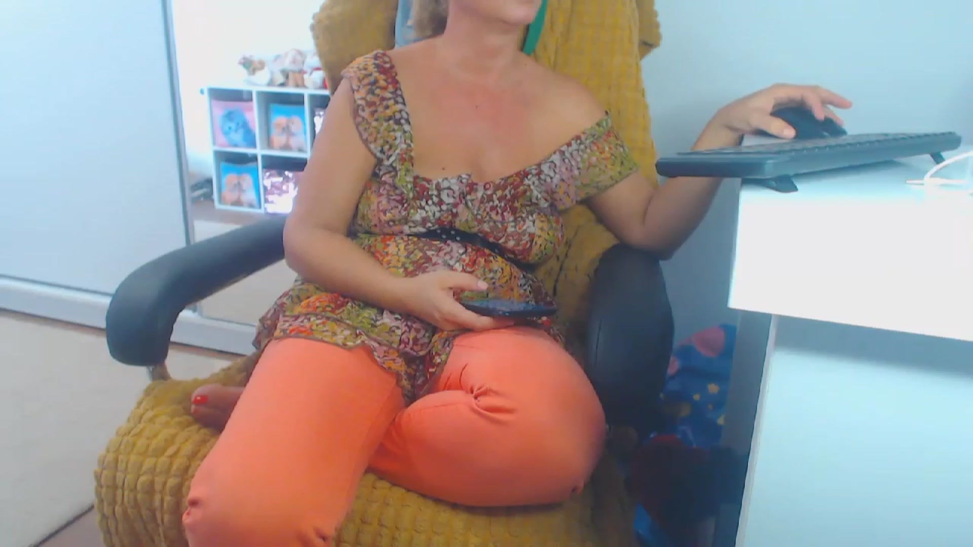 Gallery image thumbnail from Merlyn4u's myfreecams stream on, 09/19/2023, 11:54 image 11 of 20
