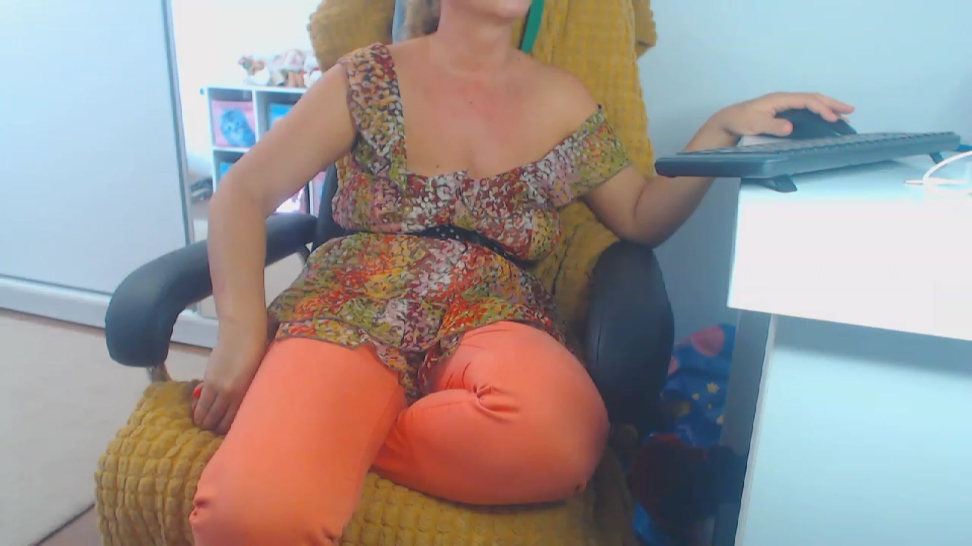 Gallery image thumbnail from Merlyn4u's myfreecams stream on, 09/19/2023, 11:54 image 9 of 20