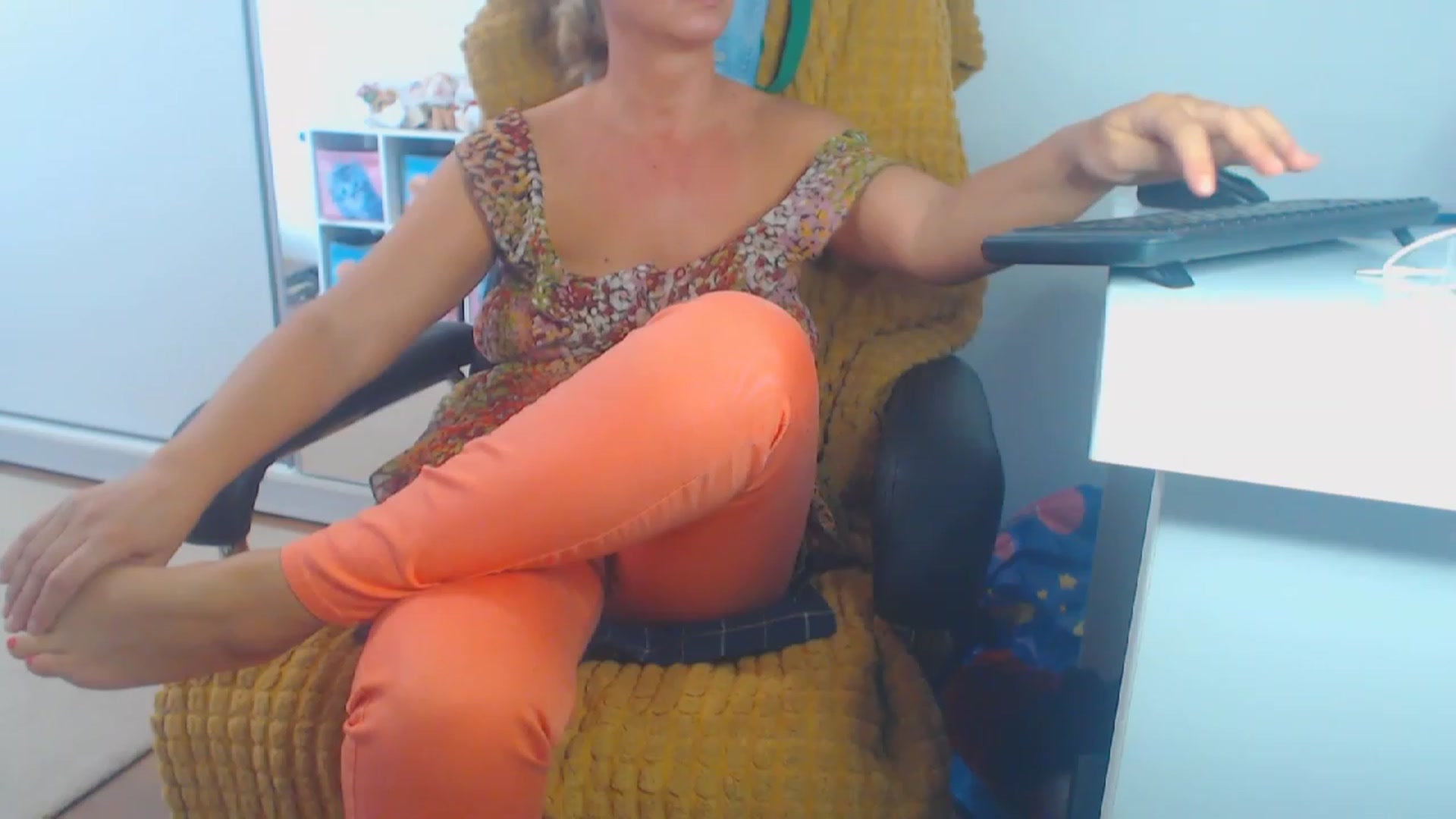 Gallery image thumbnail from Merlyn4u's myfreecams stream on, 09/19/2023, 11:54 image 15 of 20